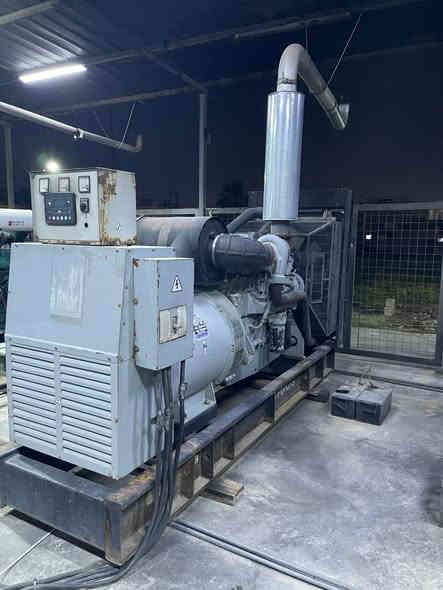 سلام عليكم مولده للبيع بيركنز 2800 ممشتغلا بل اعرق ابد بلاديه راس توليد 500 كيفي انتر كولار شغال راديتر جديد وايرات بلاديه بدون اي جطل مكانها الدوره المهديه الاستفسار *********** 
السعر 225 ورقه
