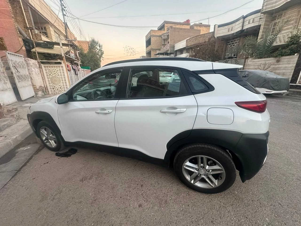 سلام عليكم
سيارة كونا 2020 امريكي
حادثها جاملغ بارد ودعامية امبدله وبنيد بارد 
بيها بارد بالصندوق وضربه خفيفة بالباب ابصف السايق ترجع على البارد 
مكفولة كير ومكينة
صدر قبل شهرين امبدل امامي وخلفي
منظومة تبريد كاملة امبدلة العام وثلج التبريد 
ماشيه 188 
مانع انزلاق 
شاشة 
كيبل USP
تدفئة بالكشنات 
كامرا خلفية 
سويج مو بصمة 
بدون بانوراما 
بغداد رقمها تحويل ثاني يوم 
متواجد - بغداد - الشعب 
*********** 
سعرها 13.000$ وبيه مجال
