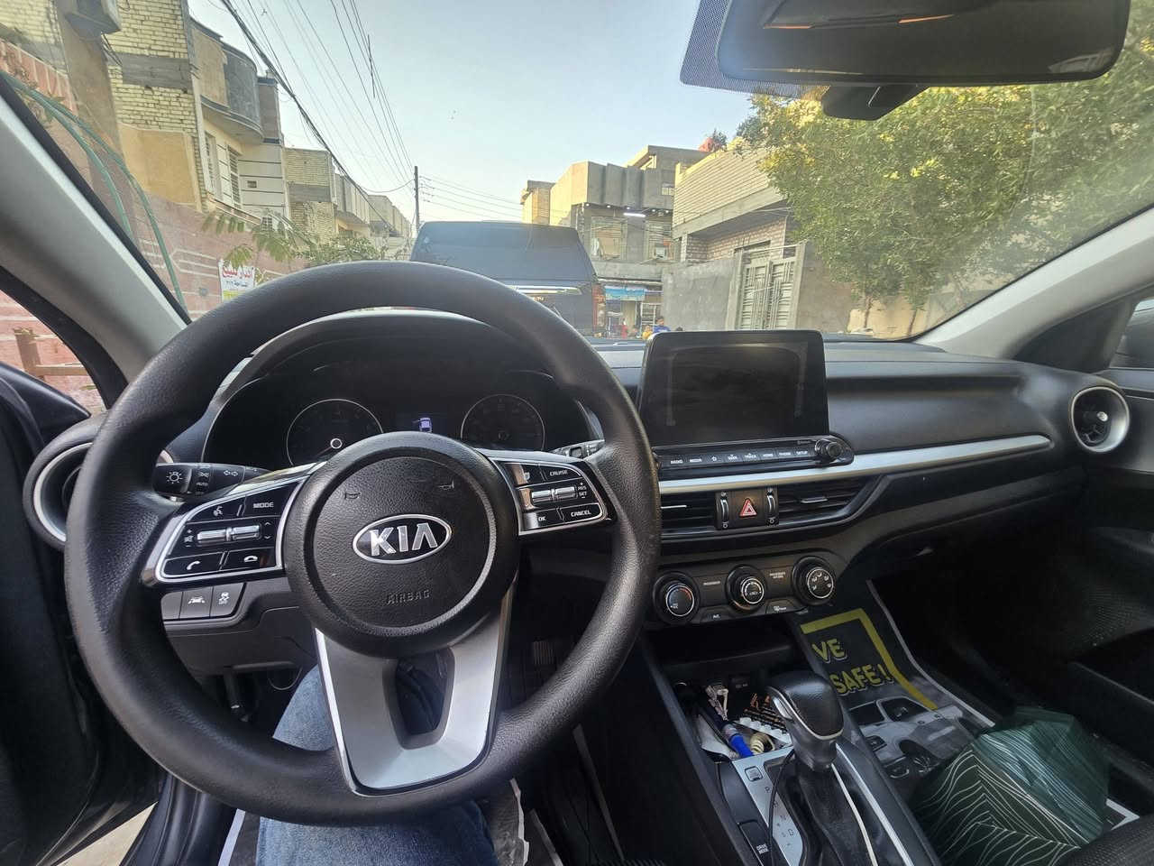 السلام عليكم
كيا فورتي 2021 أمريكي
رقمها اربيل باسمي تحويل ثاني يوم 
مكينه 2000دوش 
حادثها جاملغ وبنيد + حالوب صار بيها ببغداد
عليها منضومه مال غاز يعني اقتصاديه وماكو دوانز 
سعرها 115 وبيها مجال بسيط كلش للشراي 
ما تشتري لا تكسر بحلال العالم 🔪🙂 
مكانها بغداد / البلديات 
***********
