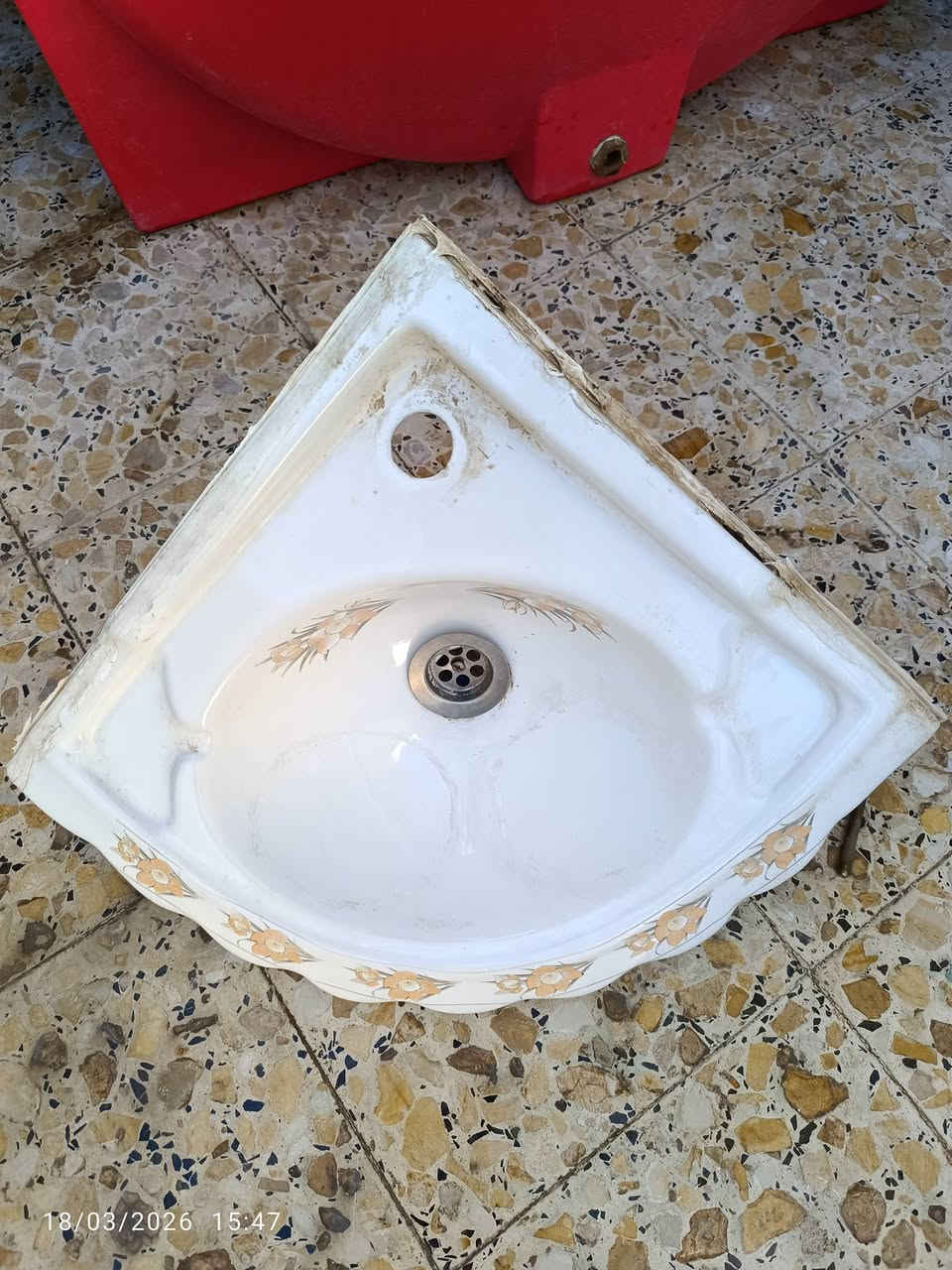 السلام عليكم خزان ماء سعة 250لتر نظيف سعره 30الف مع المجال ومغلسة نظيفة سعره25 مع المجال الاستفسار اكثر ***********
