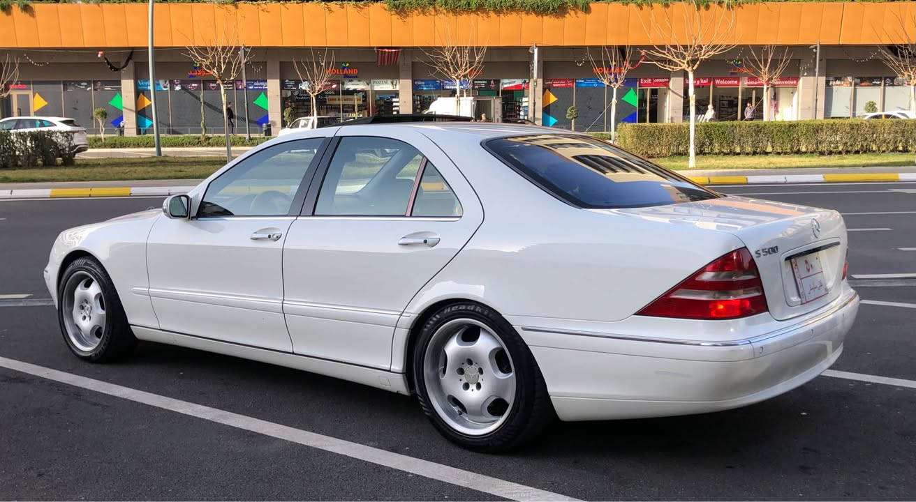 مارسیدز بێنز S350 (٢٠٠١) فول مواسەفات سەیارەکە دوبەیە ساخە بی دەعمە ٦ ساڵە لای خۆمانە زۆر زۆر تازەیە سەیارەکە بێ دەعموو لیدرانە. بۆیاخ ئەستورە  نرخی (  ١ دەفتەر ) ژمارەی خاوەنی ( ***********)سیارە(  آدوات.) السليمانية, العراق
