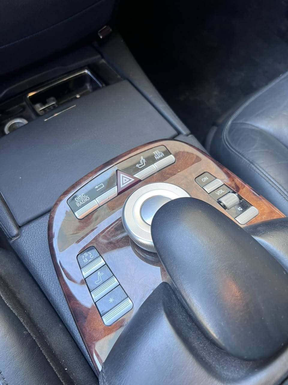 سلام عليكم مارسدس s550السياره كفاله من كل شي كصه تبديل صبغ شاصي اصلي ما ملعوب بي كير مكينه حداديه تبريد كله بلادي وارد يابان بطاريه جديده تخم تاير جديد ادامه كامله اي كلوب ما مشتغل بلعينه مديل 2010 السعر المطلوب 100$وبيها مجال رقم***********
