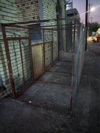 قفص ٣ خانات • ٣٫١×١×١٫٥م • بحاجة تصليح