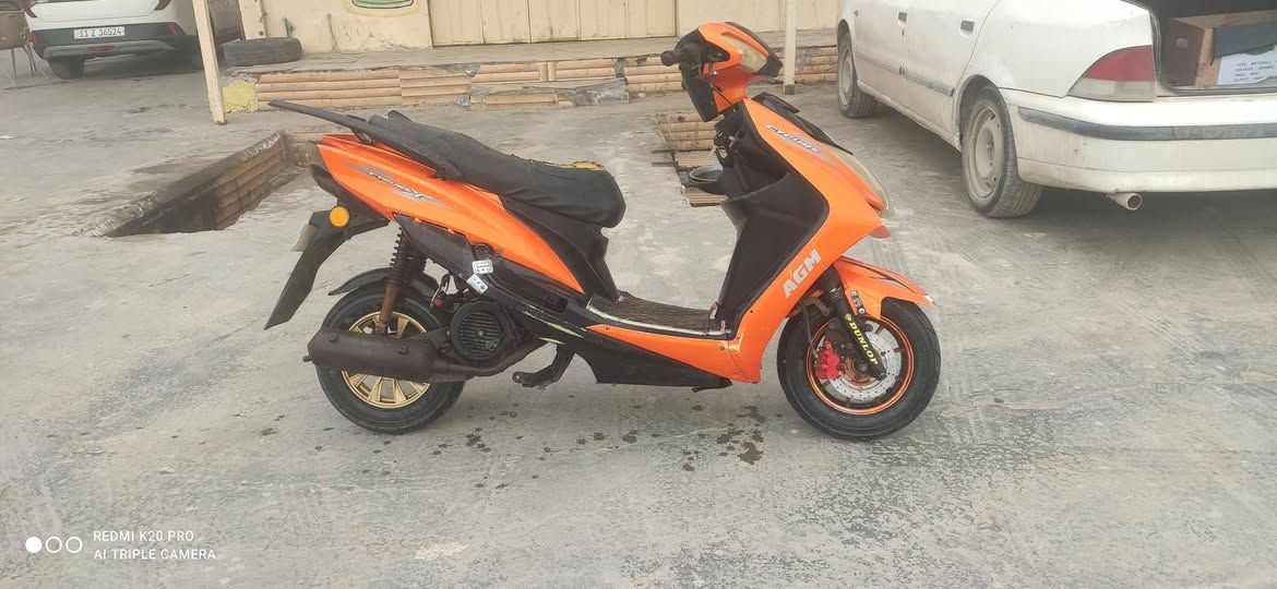 دراجه للبيع جاهزه من كلشي كهربائيات جدد تخم تاير جديد السعر 200 وبيهه مجال مكان ديواني***********
