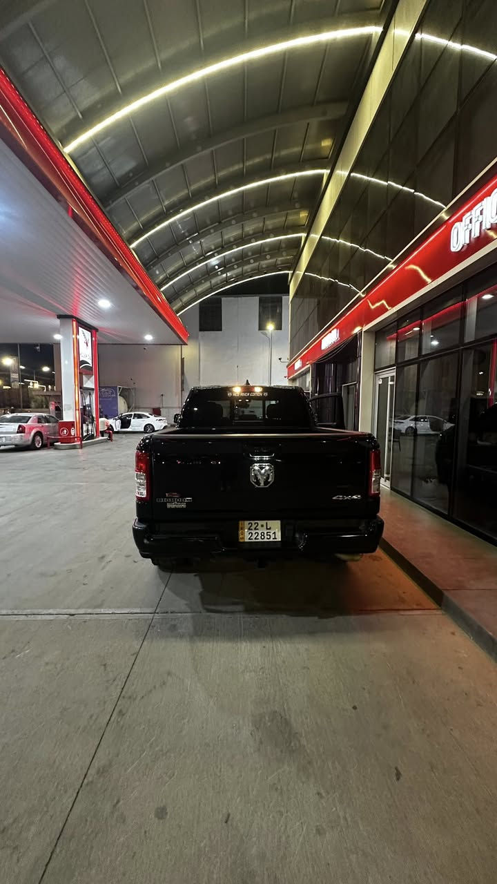 /////////////////////////////////////////
رام بك هورن 2023

 محرك

6 سلندر 3,600 المرغوب 

——————————————

————-المواصفات ———— 

نضام ETORQUE ايتورك تقليل من صرف الوقود 

شاشه 

بدي قصير باب طويل المرغوب

بصمه 

كشنات تدفئه قماش 

كشن كهربائي 

زجاج الخلفي كهربائي 

دفع رباعي فور ويل 

ويل 22  

بدون ايرباك  

وباقي المواصفات معروفه 

——————————————

الحادث 

 سونار موجد 

السياره بدون شاصي  

وكير ومحرك مكفول 

——————————————

القويه ماشيه 72miفقط 

——————————————

مرقمه  جديد اربيل باسمي   

——————————————

ماكن بغداد حي القاهره 

——————————————

السعر 32,000$ 

——————————————

وهذا رقم تلفوني 

 ***********اتصال

***********واتس فقط
