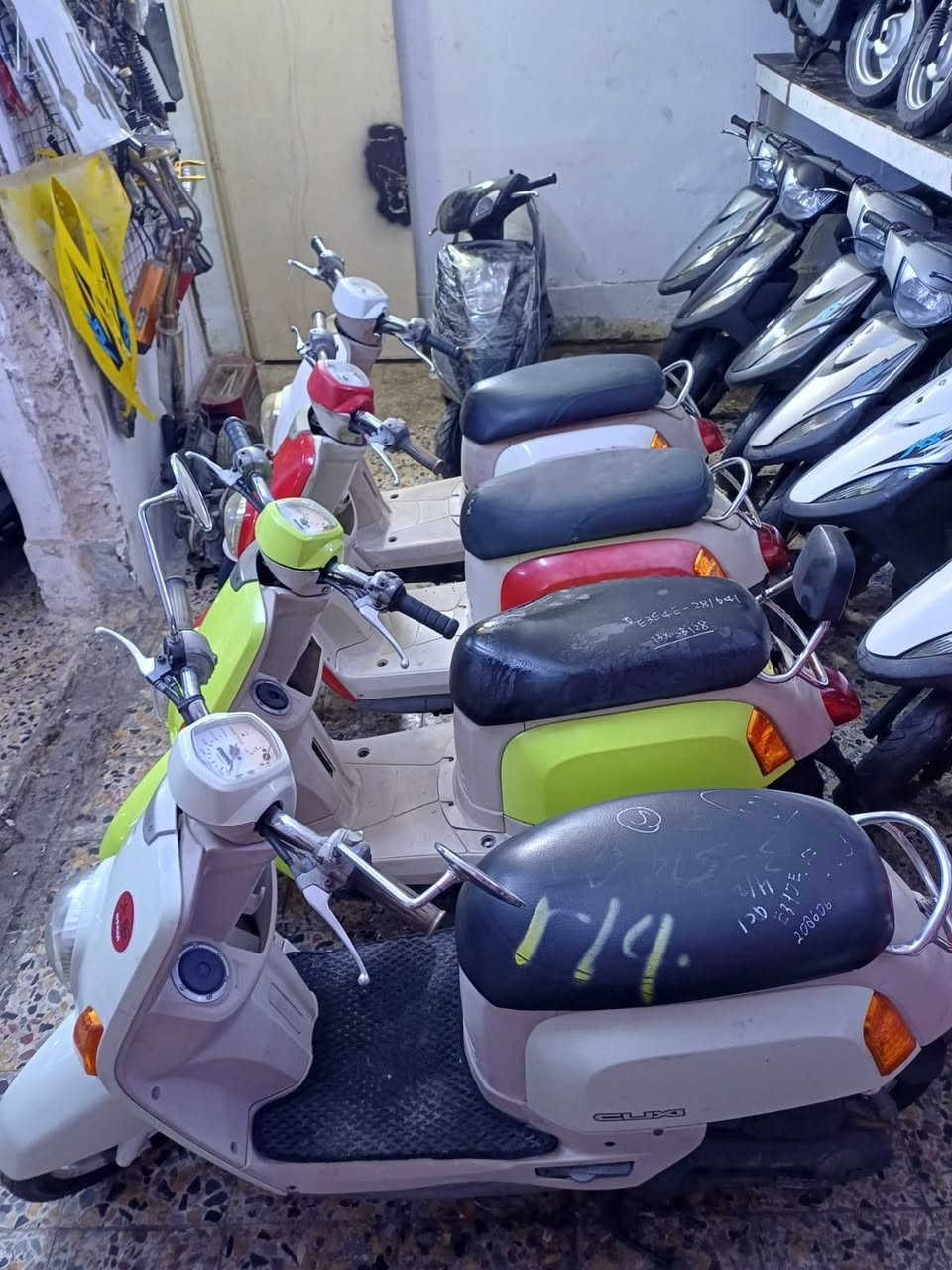 تحية طيبة.
بمناسبة حلول عيد الفطر المبارك 
يعلن معرض محمد عن عروض
ماكس بوليس ٩٥٠⛔️
ماكس بوليس مسطرة ١١٠٠⛔️
ماكس عدله مليون و١٠٠⛔️
بطة ٢٠٠٣ السعر ٨٥٠⛔️
بطة موديل ٩٩ السعر ٧٥٠⛔️
سكنس جبلي ١٣٥⛔️
فلة السعر ١١٠٠⛔️
بريز ١١٠٠⛔️
اكزز تريت السعر ١٨٠٠⛔️
منغولي سلة ١٢٠٠⛔️
ايضا يتوفر ادامة كاملة وتبديل دهن لحميع انواع دراجات وبأسعار تنافسية⛔️
العنوان كربلاء 
خدمي حي رمضان مقابيل مول الإبراهيمي 
معرض محمد ⛔️
***********
***********
