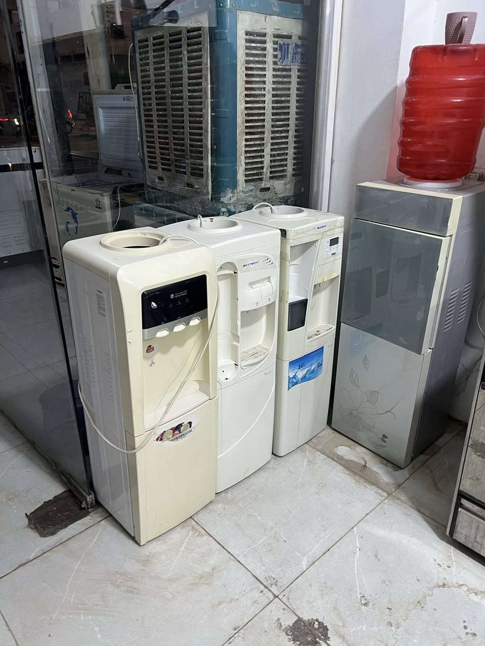 اجهزة واثاث منزلي اسعار مناسبة جدا
عنوان التحرير مقابل فالح ابو العمبة مجاور منفذ اسطنبول 

***********

