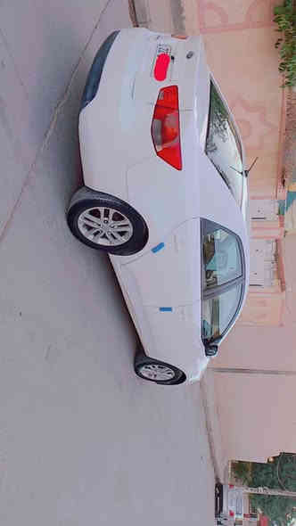 سيراتو موديل 2012 كير أوتوماتيك لون ابيض مكينه وكير مكفولات مواصفات/ تحكم استيرن جهتين / بلوتوث وحاكيه / اشاير بالمري ومري شفط / حساس خلفي / كاميرا / abs/ رقم اربيل دولي بشرط تحويل او وكاله بيها بنيد صبغ مرشوش بدون معجون والباقي كله مكفول من الصبغ والتبديل والسونار مرفق مع الصور تخم تاير نظيف تبريد ثلج السياره حلوة وجاهزه مبيها اي نقص السعر 104 للاستفسار الاتصال / *********** / مكان السيارة كفري ممتواجد عالنت
