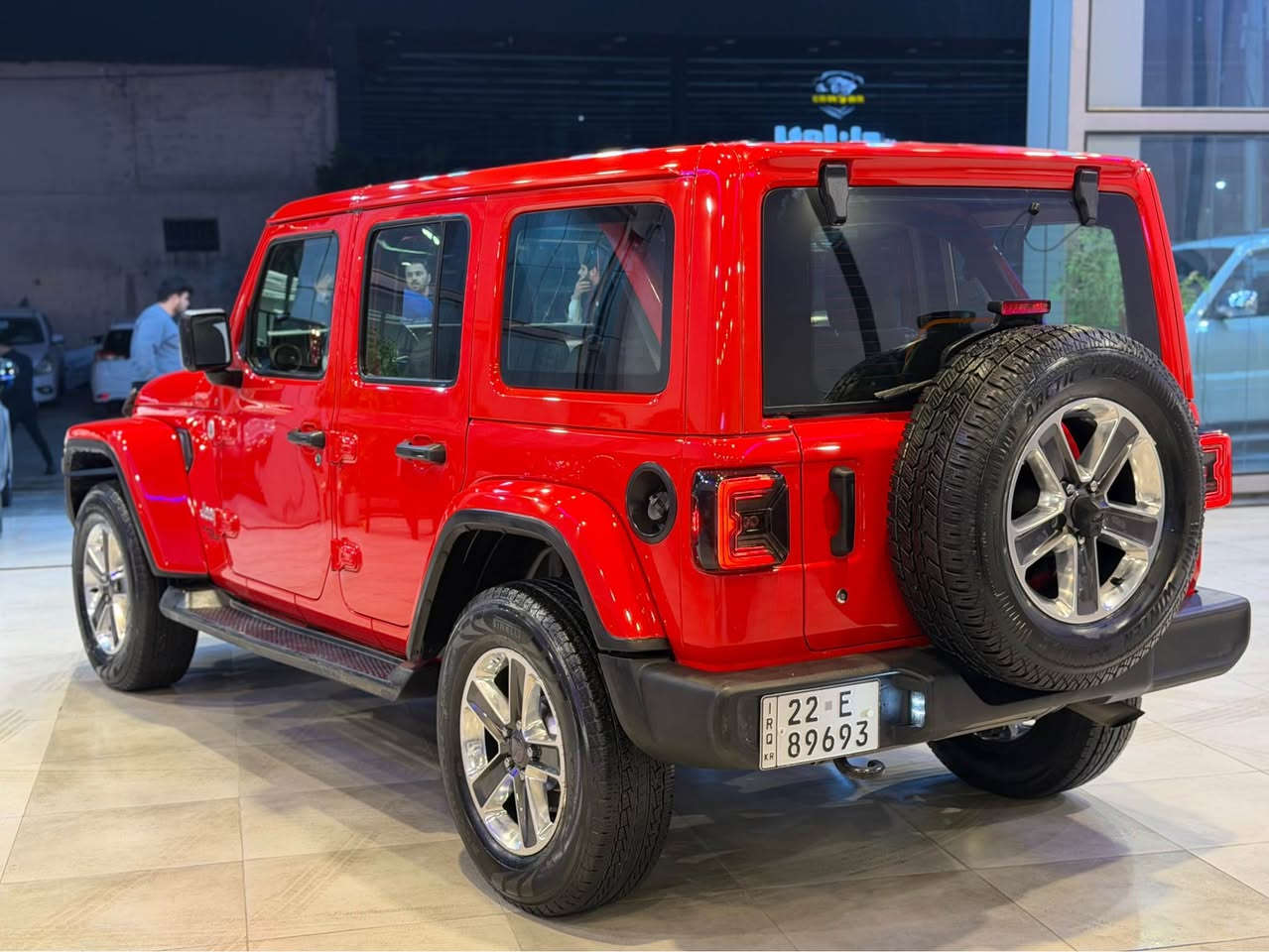 Jeep wrangler 2020 sport 
V4 
لايتات زينون ليد 
كاميرة خلفية 
4*4 
جام كهربائي 
نص بونيت صبغ بدون دواخل 
بدون ارباك 
٢٢٨$
*********** وتس اب 
*********** أربيل, العراق
