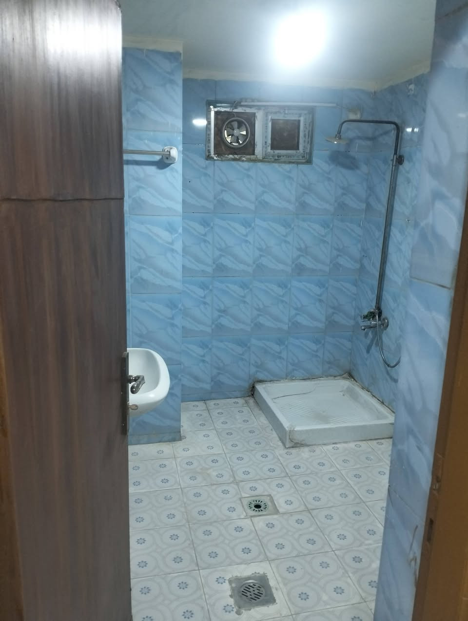 شقة للبيع بعمارات الشموخ عمار 2شقة 6 الشراي يجي خاص ***********
