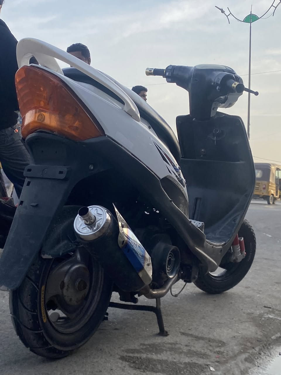 السلام عليكم شباب ماكس عدلة دزاجة مكفولة من كلشي مكينة خير من الله ترديهة فيتر يلة تاخذهة سعر 400 وبيهة مجال هاذ رقمي ***********
