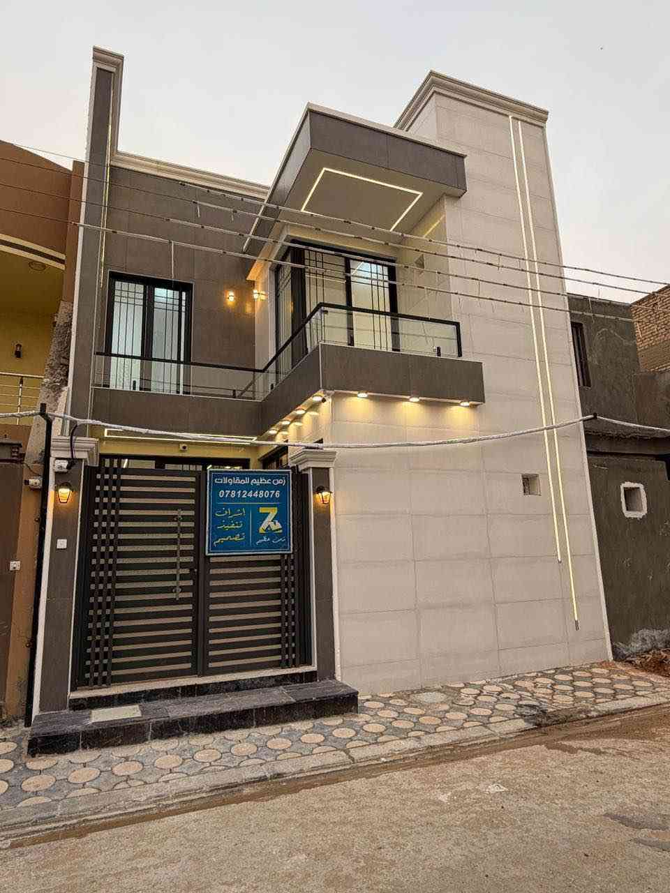 ✨دار للبيع بالنجف حي الجامعه 26✨
         🔥شارع 10 خلف المدينه المائيه 🔥
           دار للبيع مساحه150متر طابقين
                        ((الابعاد7.5*20))

 الدار يحتوي على ⏬⏬
🔷غرف نوم. عدد4
🔷استقبال  + صالة عدد 2
🔷مطبخ 
🔷مجموعات صحية عدد 3
🔷بيتونة +مخزن
-----------------------------------------------
 تفاصيل البناء ⏬⏬⏬⏬⏬
✨ اساسات كونكريت مسلح  
✨ حدادية درجه اولى
✨بناء كله  9 انج  
✨منضومة سبالت + كاميرات مراقبة + شاشة 
✨الابواب خشب صاج 
✨جبس بورد  + سحبات 
✨ ديكورات بديل الخشب+بورسلين 
✨منضومت غاز 
✨ماطور ماء + خزان ماء + سخان+  مغاسل 

للاستفسار  الاتصال على الارقام التالية 

☎️***********☎️الحاج زمن عظيم

☎️*********** غدير الساعدي ☎️

         ✨او مراجعة مكتب زمن عظيم للعقار  ✨ 
               ✨عنوان المكتب حي الجامعه ✨
                    (مقابل المدينه المائيه  ) النجف, العراق
