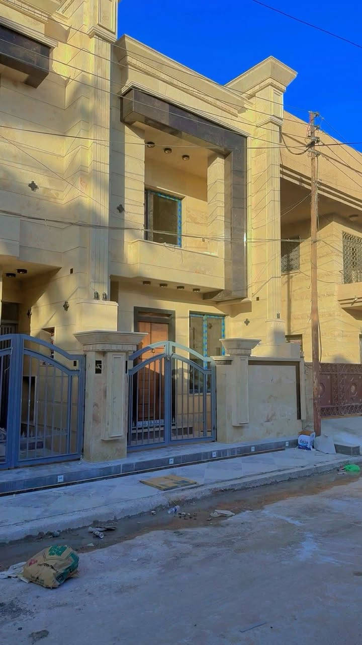 ​🏡 بيت حديث للبيع في حي الجهاد 🏡
المواصفات العامة:

​📐 المساحة: 100 متر.
​📐 الأبعاد: الواجهة 5 متر | النزال 20 متر.

​🏗️ حالة البناء: بناء جديد وحديث (درجة أولى).

​التفاصيل والتقسيم الداخلي:
​🛏️ 3 غرف نوم.

​🛋️ صالة واسعة + غرفة استقبال.

​🍳 مطبخ مجهز.

​🚽 صحيات (عدد 2).

​☀️ منور (عدد 2).

​📍 الموقع: حي الجهاد - منطقة الخارجية (مربع البدالة).
💵 السعر: يرجى التواصل على الخاص.

​💼 للمراجعة والاستفسار:

👑 ((( مكتب الصادق للوساطة العقارية )))
👤 بإدارة: أبو حسين
​📍 عنوان المكتب: حي الجهاد - قرب الكراج - مقابل مخابز الريان.

​📞 للتواصل والاتصال:
​آسيا سيل: *********** (متوفر واتساب 💬)
​زين العراق: *********** (اتصال مباشر 📞)
