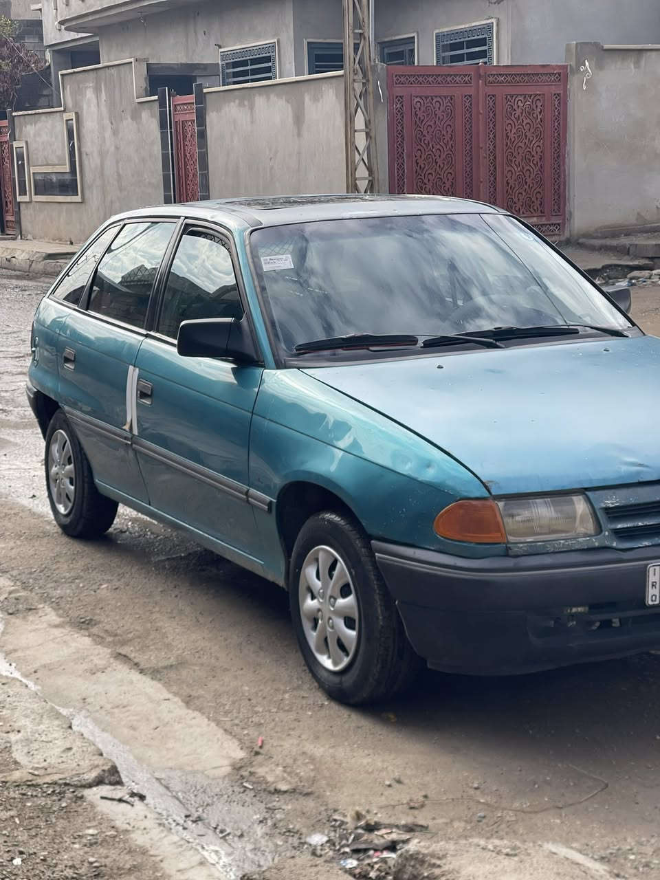 السلام عليكم استرا 1993 محرك 16 سياره باسمي تحويل مباشر هزه جديده 
سياره بلاديه بدون صبغ بدون ضربه بدون خياس
كهربائيات كلها شغله كيلو متر بانزين حماوه لايتات بكلايت سياره مناقصها شي خير من الله 
محرك تبخير قليل كير شرط / مكاني موصل
سعر 39 / اتصل وبي وتساب ***********
