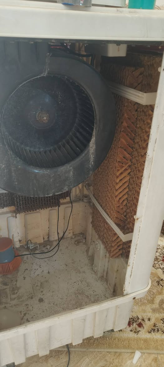 سلام عليكم مبرده حجم كبير نضيفه عل فحص بس الي يوزع الهوه مكسور شغاله كاملع ليف 3سرع سعرها 170 مكاني الشعب رقم ***********
