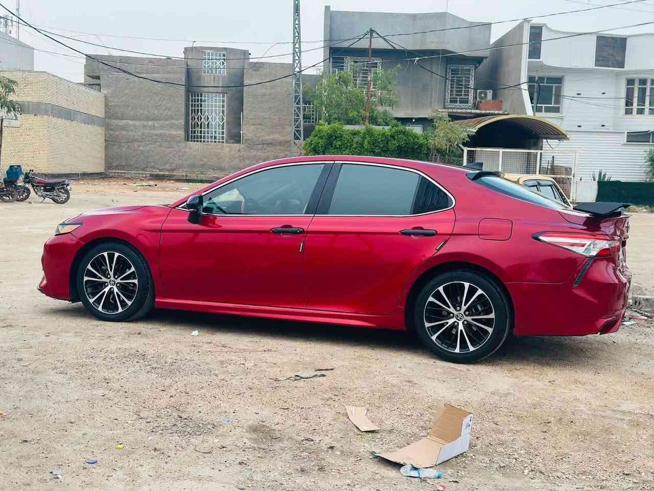 تويوتا كامري 2020 SE

فول مواصفات للأخير
محرك 4 سلندر 2500
ماشية 71 الف كم حقيقي (استخدام قليل كلش)
السيارة جاهزة من كل النواحي
شرط تحويل (أي وقت تريد)

المواصفات:
بصمة
فتحة سلايد روف
شاشة كبيرة
رادارات
تشغيل عن بعد
مانع تصادم + توقف ذاتي
نقطة عمياء
كشنات جلد
شاحن وايرلس
تدفئة بالمرايات (مانع ضباب)
تحذير الخروج عن المسار
وباقي المواصفات المعروفة بالكامري
وضايف لها كماليات جمالية

حادث السيارة:
حادث خلفي (موضح بالصور)
صبغ 3 قطع (بدون تبديل)
جاملغ الايسر + قبق جنطة الجاملغ الايمن خلفي (صابغي ملاون، ما بيه حادث)

مكان السيارة: كربلاء
السعر: 170 *********** عين التمور, كربلاء
