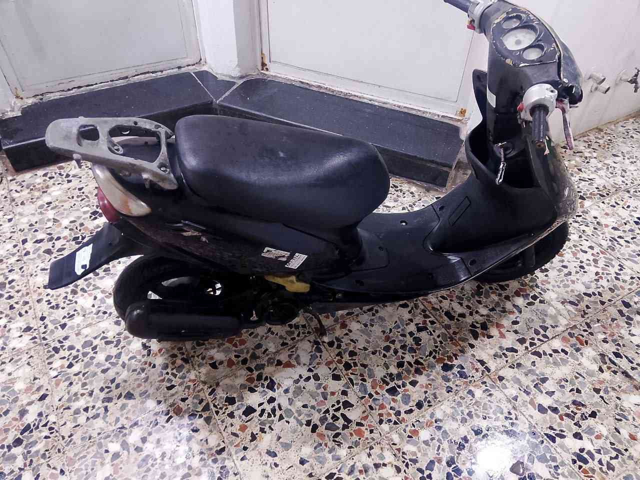 سلام عليكم دراجه عصفوري فحل دراجه كامله شغاله  الدراجه تشتغل بس مرات تخر بل تشغيل  السعر 150دراجه رخصه المكان بغداد الكماليه رقم الهاتف ***********
