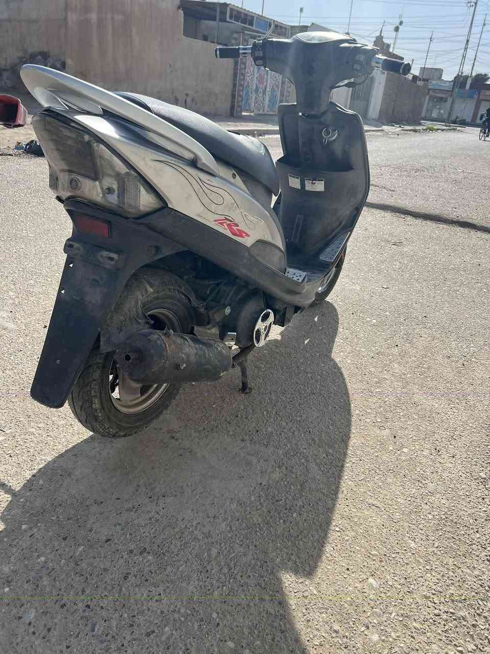 دراجه ماكس عدله نظافه١٠٠/١٠٠ برغي ما مفتوح بيه بوشه ٤٩بلاد كهربائيات شغاله كله أوراق تحويل بنفس اليوم السعر800 وبيه مجال بسيط الشراي يجي خاص لو يتصل ع الرقم***********
