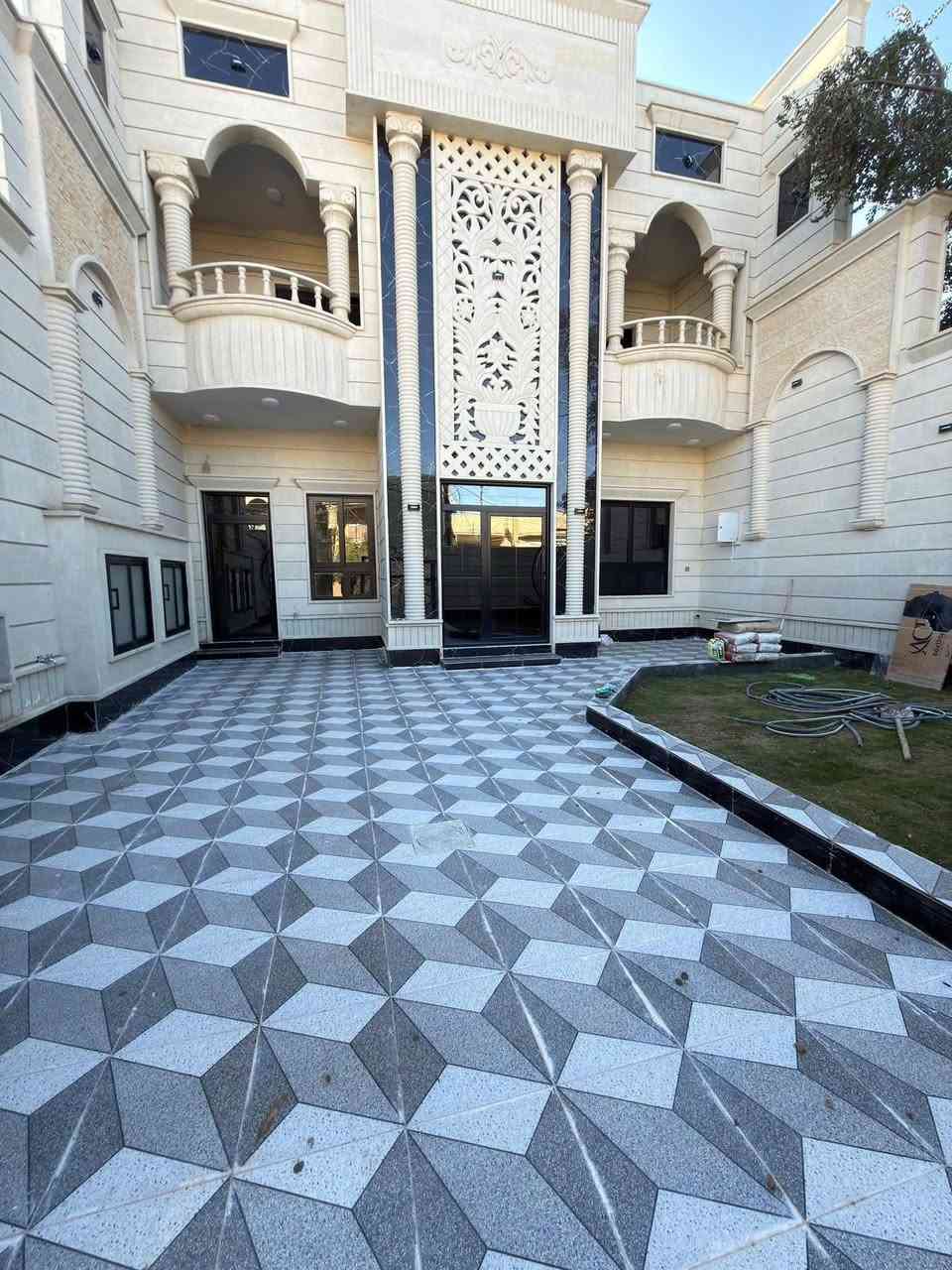 دار سكني للبيع في تكريت القادسية شارع المستشفى العسكري

المساحة 300 متر واجهة 10م نزال 30م

دار موقع مميز وبناء راقي فول

يتكون الدار من 4 غرف نوم 🛌 

واستقبال ومطبخ وكراج وحديقة ومجاميع صحية ومناور

الدار شغل فول الفول

سحب ملكي ارضية بورسلين هندي

شارع 15م تبليط

واجهة حجر حلان 

السعر جداً مناسب

للاستفسار الاتصال

***********
