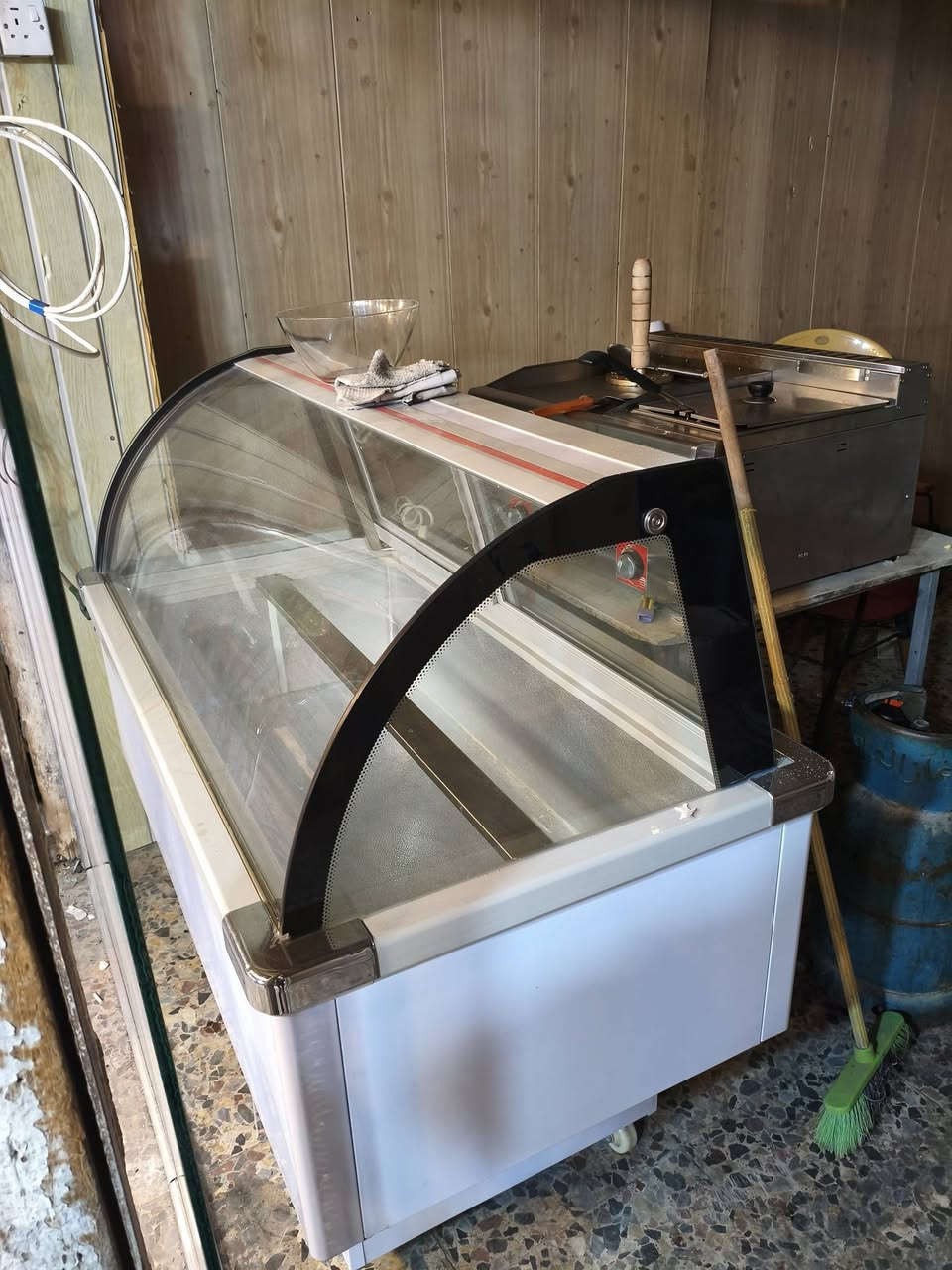 عارضة مقبلات جديده مشتغله يومين فقط ماخذه ب600 وريد ابيعه ب500
*********** والاستفسار على هاذ الرقم
