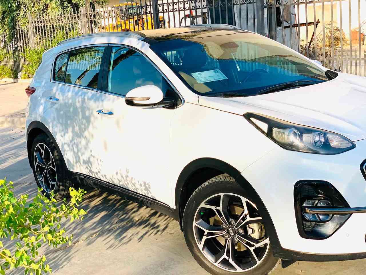 السلام عليكم للبيع
كيا - سبورتج جي تي لاين 2021 خليجي أعلى فئة
‏Kia- sportage GT- line 2021 full option
ماشية 50 حقيقي جرس بل 120 ادك 
مكفولة من الصبغ والتبديل الضربة 
المواصفات
1بصمه.+بنوراما+ تشغيل عن بعد 
جنطه كهرباء ذكيه 
 هاند بريك بصمة +ويل كروم حجم 19
شاشه اصليه حجم كبير مع نظام نفنكيشن لد نهاري ولد امامي خلفي + بك لايت لد + حساسات امامي خلفي + وكامرة خلفية دوارة
كشنات جلد اصلي+الكشنات الاماميه كهرباء
بلاجكتور امامي رباعي عدسه+ مود درايف
مانع انحدار ومانع انزلاق
ستيرن رياضي نصف قطر D+ شفتات استيرن
 تحكم ستيرن فول مع تحكم بلوتوث 
  قطعتين تبريد+مكينه حجم 2000 دوش
ايرباك عدد ٨+شاحن هاتف لاسلكي
مري شفط اشارة بالمري
رقم بغداد بسمي الأنكليزي الجديد
مكان السيارةبغداد الاستفسار ‭
‏‭***********
