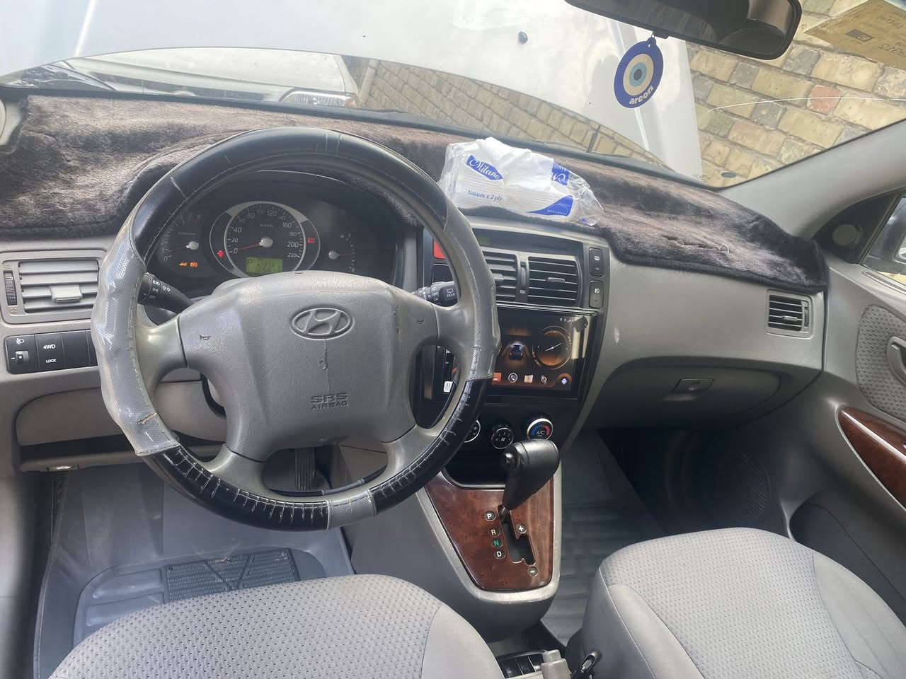 سلام عليكم توسان موديل الفين وتسعه  مكينه سته سلندر  كفاله ماعده نص الدعاميه الخلفيه نصها صبغ كفاله عامه مكينه وكير وكشر لا ضربه ولا تبديل بلاديه فتحه بلسقه  السياره بلاديه كلشي مامفتوح بيها موديل 2009 (***********) مكان بغداد رجأه المو شراي لا ينطي موعد واني بلخدمه
