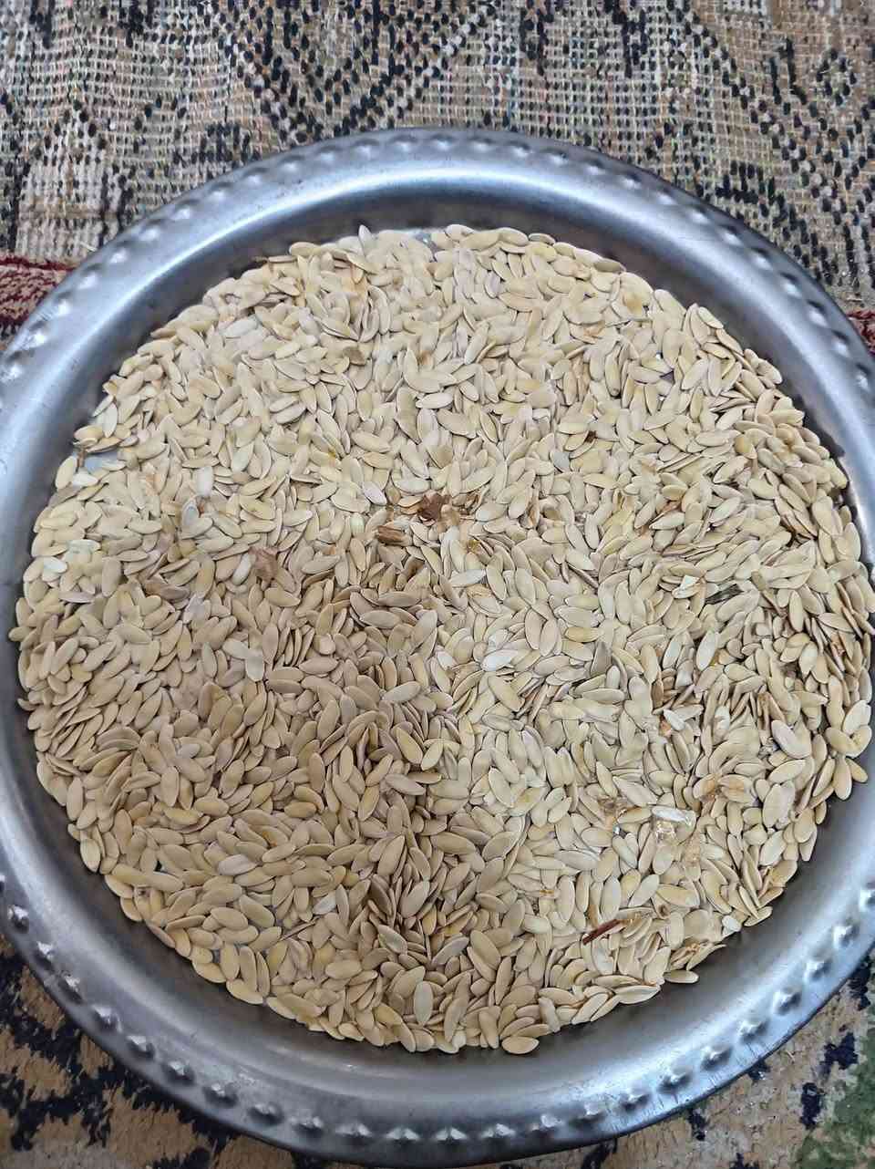 السلام عليكم متوفر حب بطيخ درجه اولى وبسعر مناسب المكان ميمونه للاستفسار ***********
