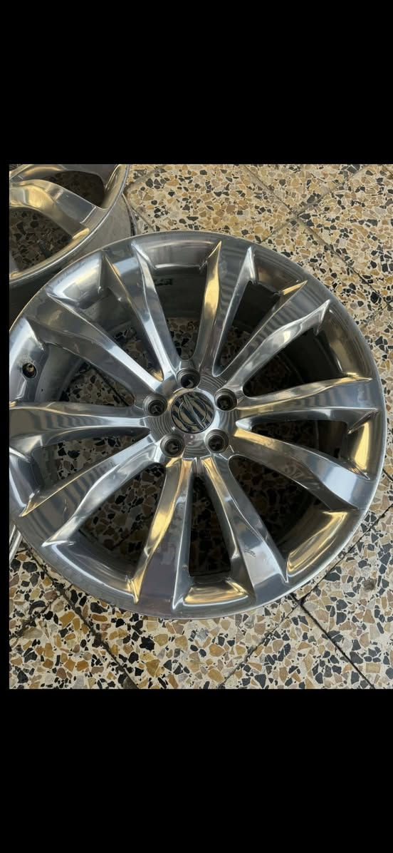 السلام عليكم ويل اوبامه ٢٠ اصلي مكفول من فطر وعواج بيهن بس واحد شويه بي تعديل انطيك بي ضمان  مكان البصره سعره ٤٥٠ قفل واي استفسار تصل ***********
