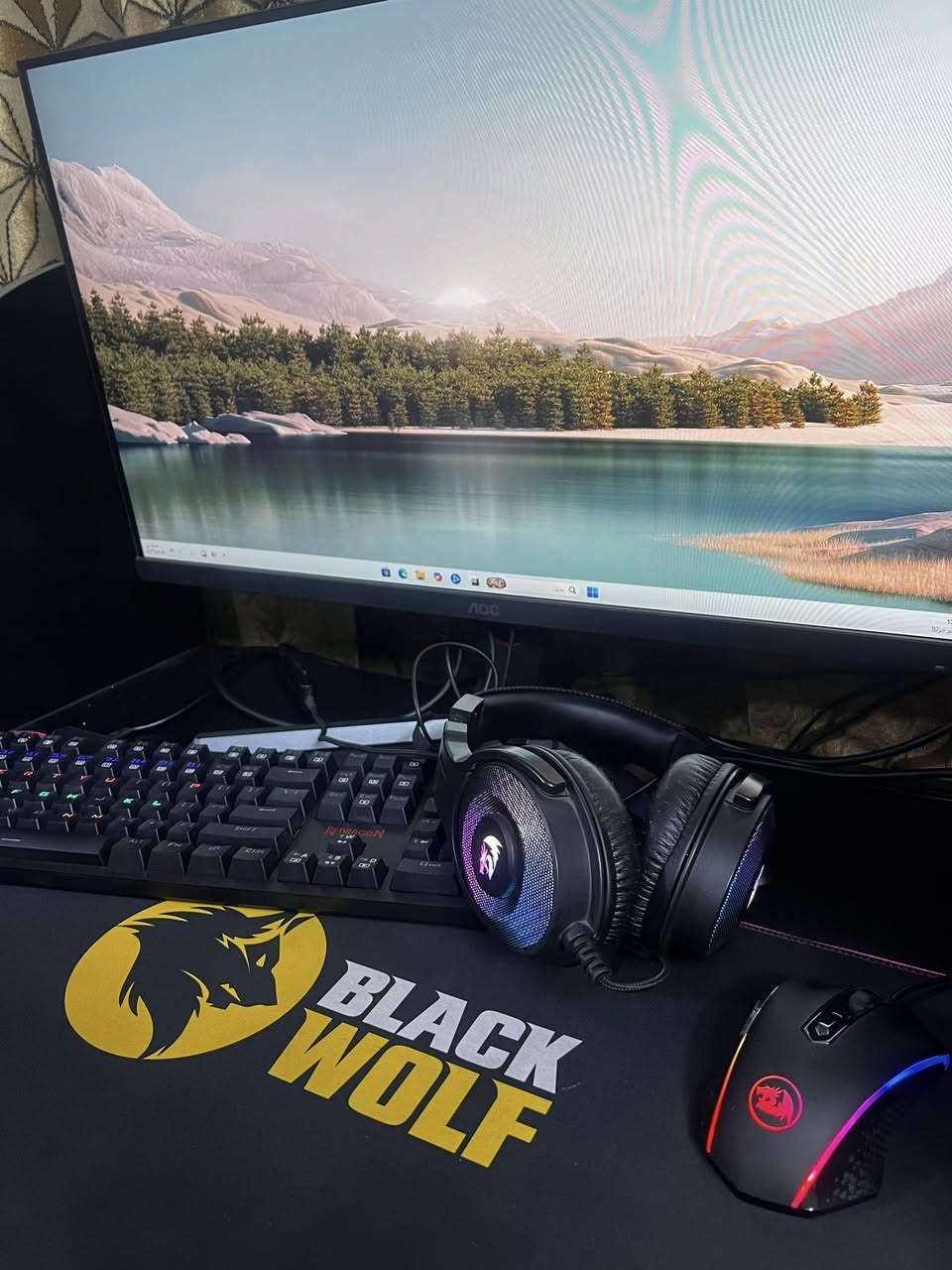 تت
كرت شاشة RTX4060 8g
رامات 16 سرعة 3600 RBG DDR4
معالج i5-12400f
تخزين  M.2 واحد تيرا بايت سرعة 3400
شاشة Full HD  من شركةACO حجم 27 تدعم 180هرتز
ماوس كيبورد سماعات من شركة REDRAGON
يو بي اس 1500VA 
مارس باد RGB
تبريد هوائي من شركة DarkFlash  RGB
مع كرسي كيمنك  من شركة REDRAGON
مع ميز كيمنك اسود نضافة 99‎%‎ 
نضافة الحاسبة بشكل كلي 95‎%‎ ستخدام قليل جدا 3 اشهر تجي تفحص وجرب وبخدمتك ستفسار ع رقم 
***********
السعر 1350.000 مليون و350 الف
* ملاحظه المراوح اضائه ار بي جي بس مااعرف اشغلهن
