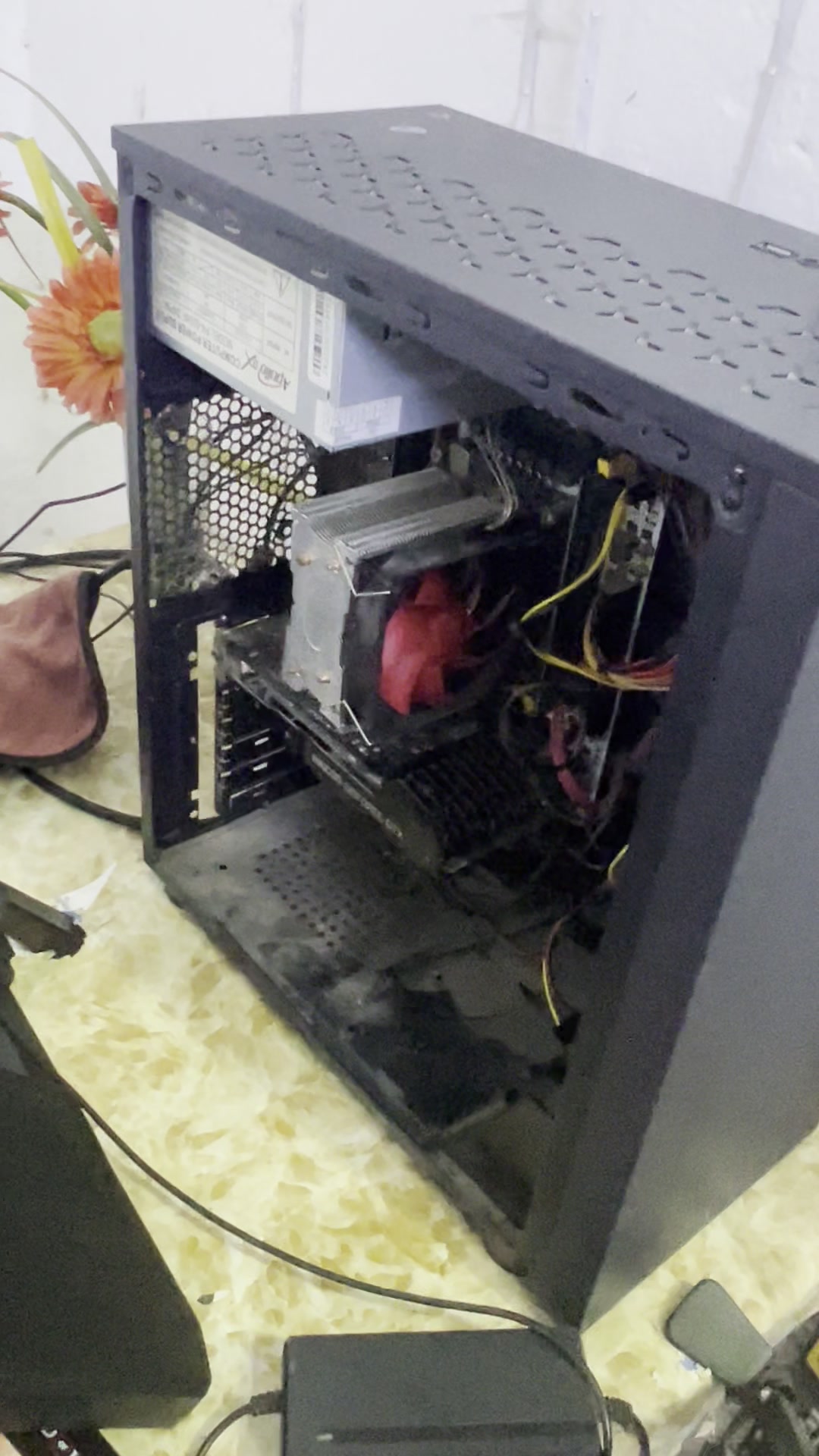سلام عليكم لا تعبني قيم واخذ مكاني كوت واتساب ***********

intel xenon E5 2640 v3
NVIDIA GTX 1650 4Gb Ram
Ram 16g ddr3 1800 MHz
m.2 nvme 512 Hikvision
Hard ssd 120gb
psu 550 watt  صيني
Case 
توصيل لجميع المحافظات