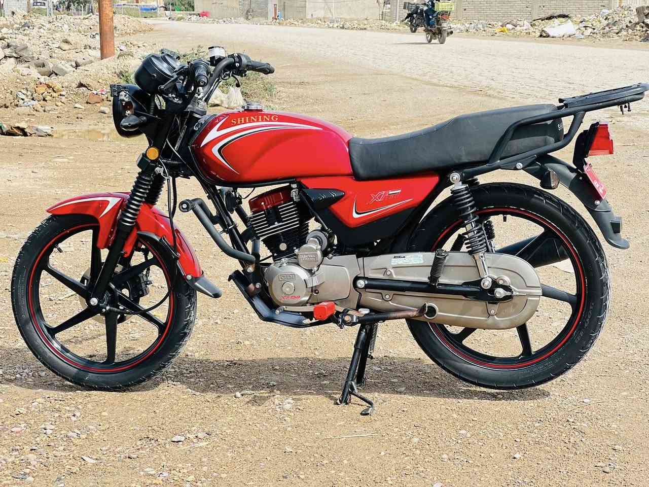 السلام عليكم دراجه للبيع نضيفه حيل وعلي شرط على حالة الوكاله مكينه125((‭((0772 421 1059‬
