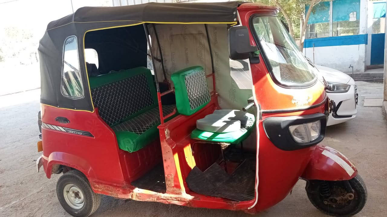 تكتك للبيع موديل ١٨ اوراق اصولي تكتك جهازه من كلشي مابيه اي شي لاضربه ولا صبغ ع البلادي مكينه خير من الله كهربائياته كله شغاله تكتك شوفت عينك سعر ٣٦٠٠ وبيهه مجال حك الجيه ***********
