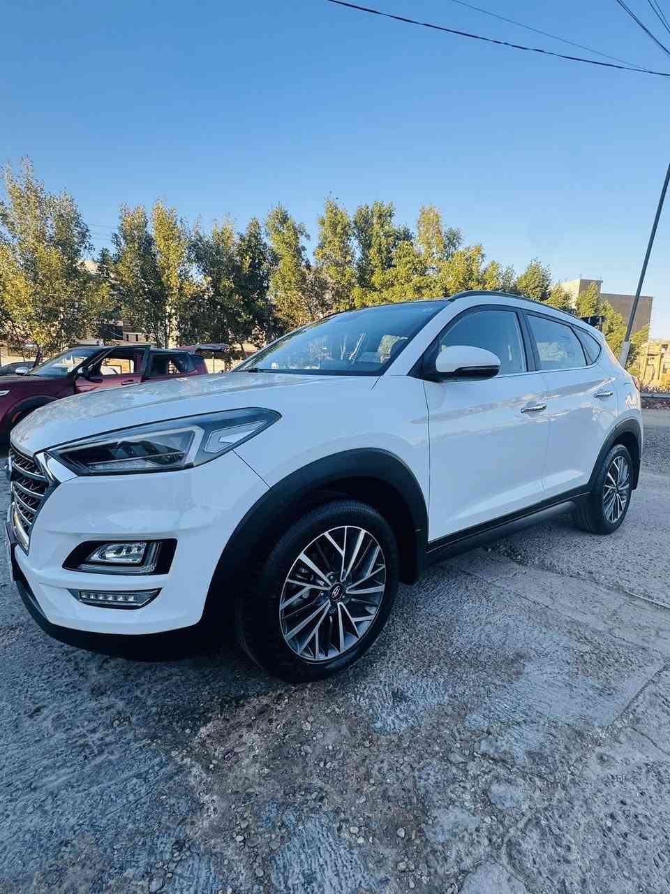 السلام عليكم 
توسان 2020 خليجي ماشيه 109 الف السياره رقم بغداد بأسمي السياره سونارهة مرفق مع الصور 
المواصفات 
لايت 5 عدسات
بنراما 
بصمة 
شاشة اصلية 
مرايات ضوئية 
ترحيب عند الاقتراب 
حساسات + كامرة دوارة
كشنات جلد 
كشنات كهرباء 
هند بريك برجل 
درايف مود
محرك 2000 دوش 
قطعتين تبريد 
وبعد بيها هواي مواصفات
السعر 208 ورقة وبيها مجال للشراي 
الرقم *********** 
مكانها بغداد حي عدل
