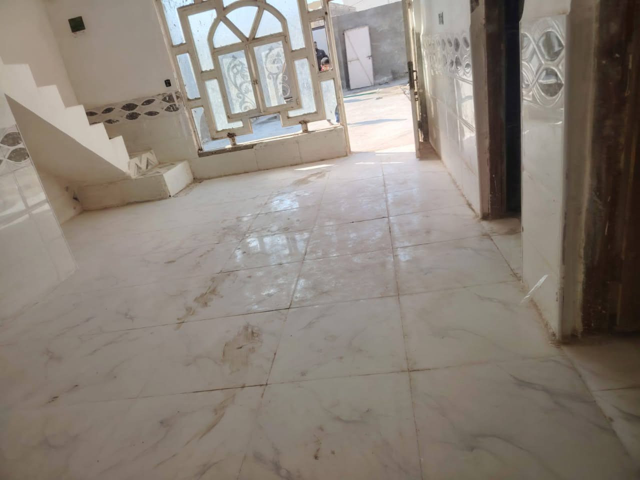 سلام عليكم دار للبيع مساحة 180متر زراعي مرقم بلديه البناء بلوك سطح عكاده السعر ٣٥مليون مع المجال الموقع نجف كوفه شارع المعمل   للاستفسار ***********
