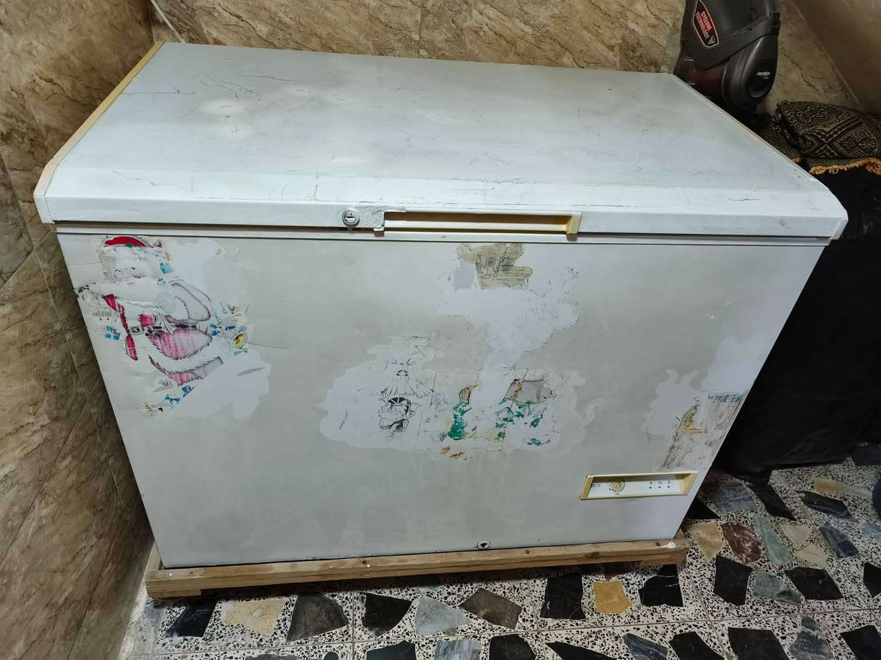 السلام عليكم مجمدة جورنجي إيطالي الأصلي 13 قدم مستعملة وتجميدهة اكثر من الزين وخير من الله تشتغل على اضعف كهرباء السعر 325 ألف المكان بغداد رقم التواصل ***********
