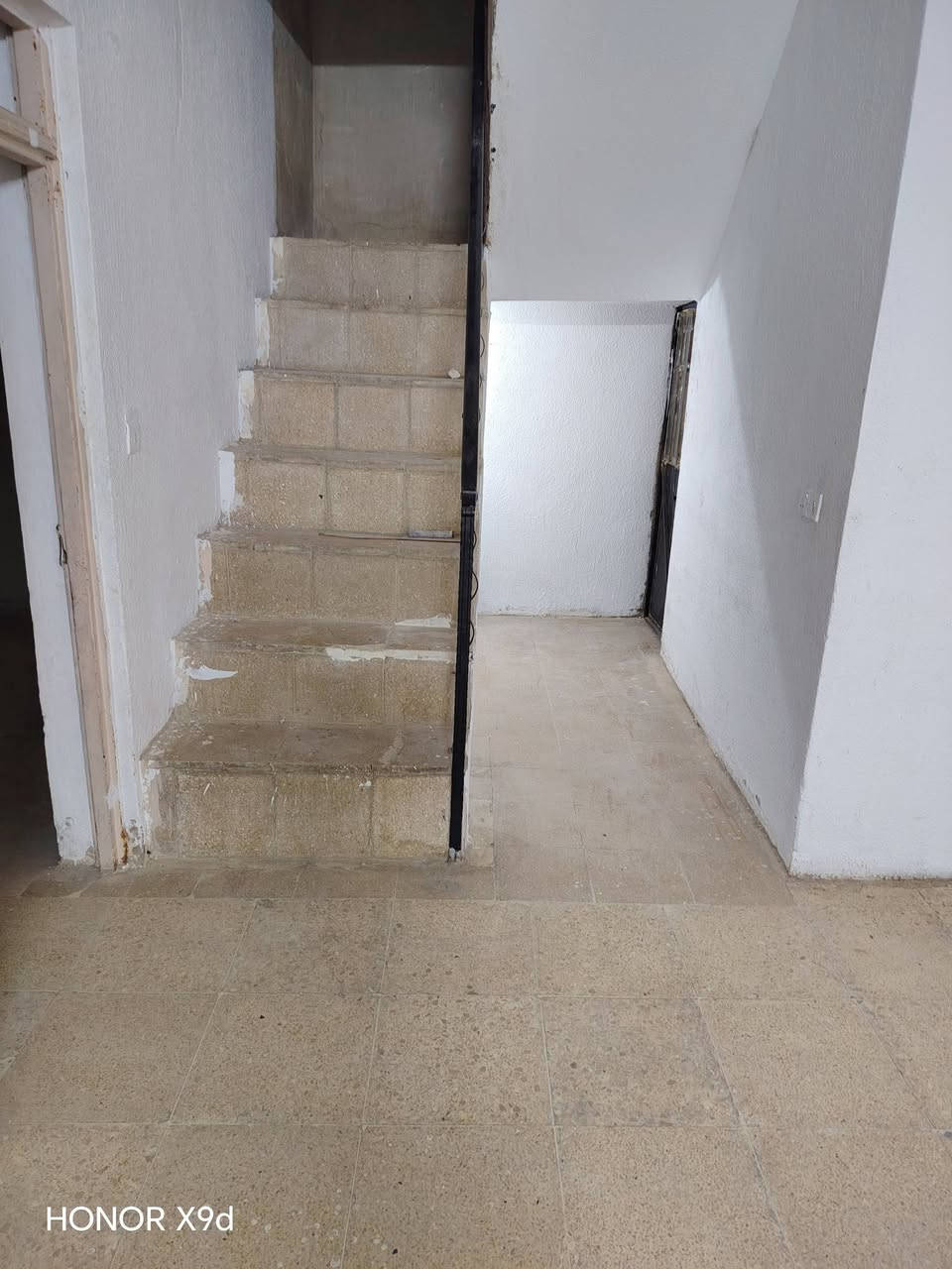 بيت الايجار حي الاخاء قرب الكنيسة غرفتين نوم وهول واستقبال مطبخ وصحيات       ***********واتساب./***********
