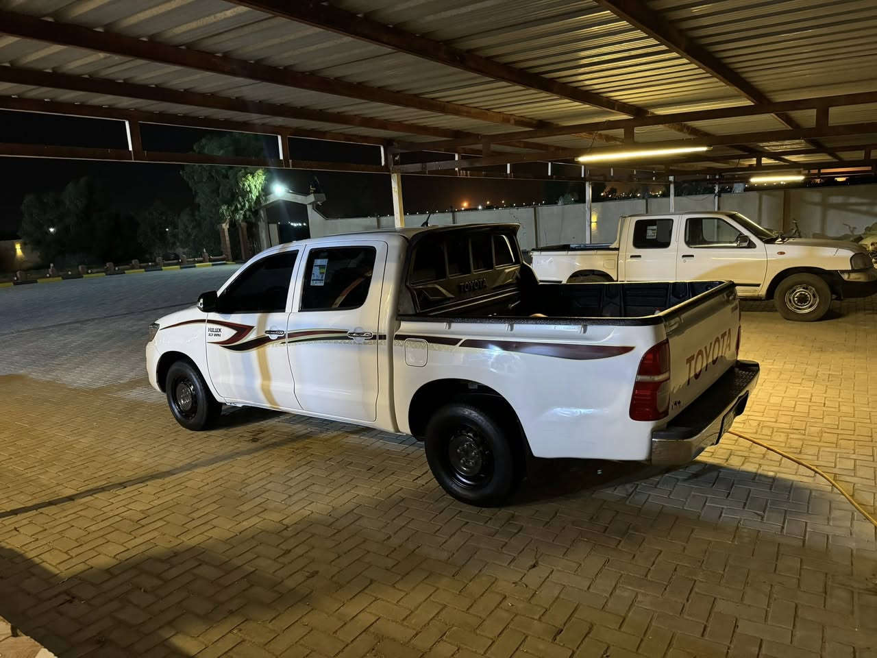 س ع للبيع هايلوكس 2014 مكفوله كفاله عامه رقم بصره باسمي. تحويل ثاني يوم عنوان السياره بصره زبير *********** 
السعر 195&. وبيه مجال
