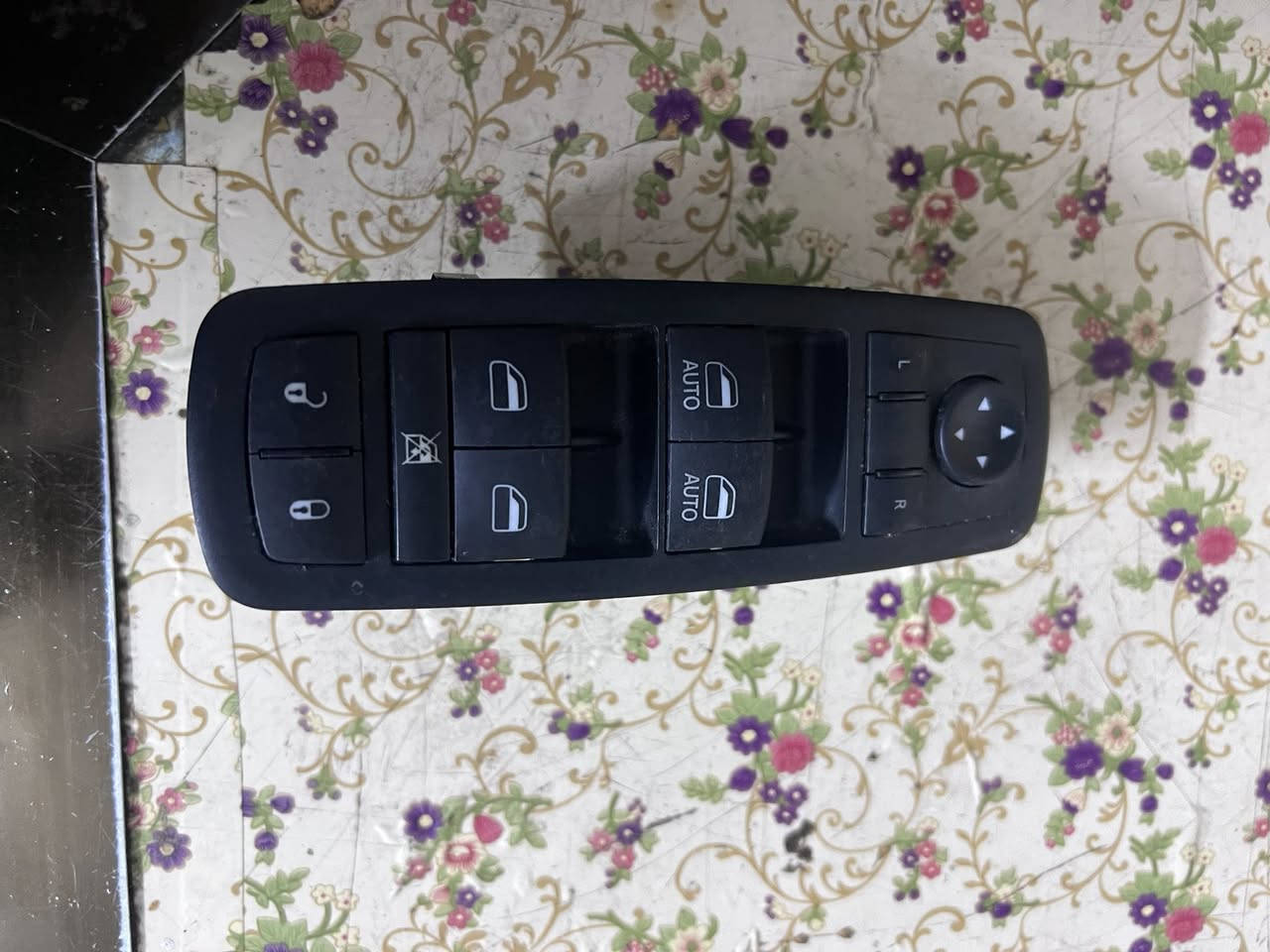 سلام عليكم كنترول جارجر اوبامه جيل اصلي  تفصيخ عنوان بغداد أكو توصيل جميع المحافظات 
***********
