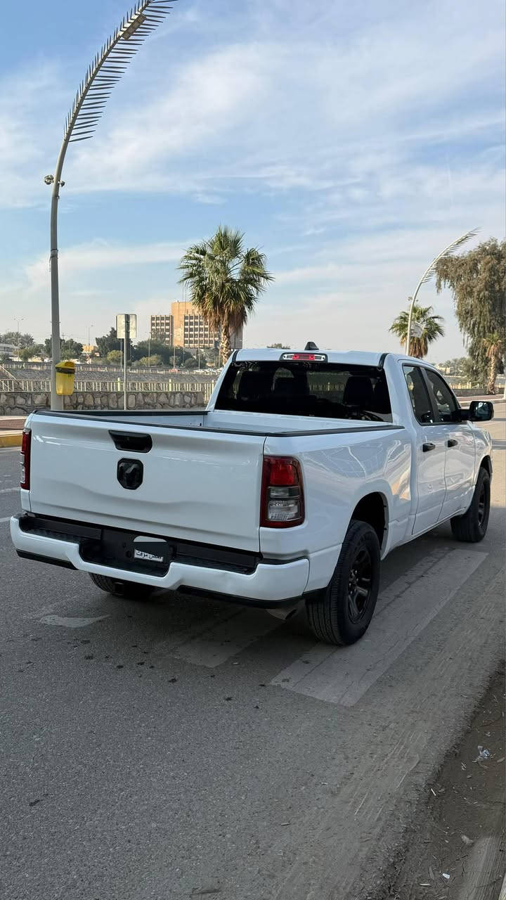 ‼️بيع مستعجل‼️

السلام عليكم 
رام Tradesman🤍🔥
الموديل:2023 4×4
وارد امريكي
رقم ديالى الدولي الجديد مميز بأسمي تحويل ثاني يوم
باب قصير بدي طويل 
المحرك: V6 3.6 
المواصفات: Tradesman 🤍
* شاشة صغيرة 
*مقاعد جلد 
*قطعتين تبريد 
*6 راكب 
* فورويل 
*كامرة خلفيه
Auto stop*
*سايد بريك كهربائي
*نظام السحب 
* نظام ال e-torque الكهرباء مساعد بتقليل صرف
* وباقي مواصفات الرام المعروفة

الصبغ: جاملغ وبنيد فقط
المكان: ديالى بعقوبة 
الرقم: ***********
