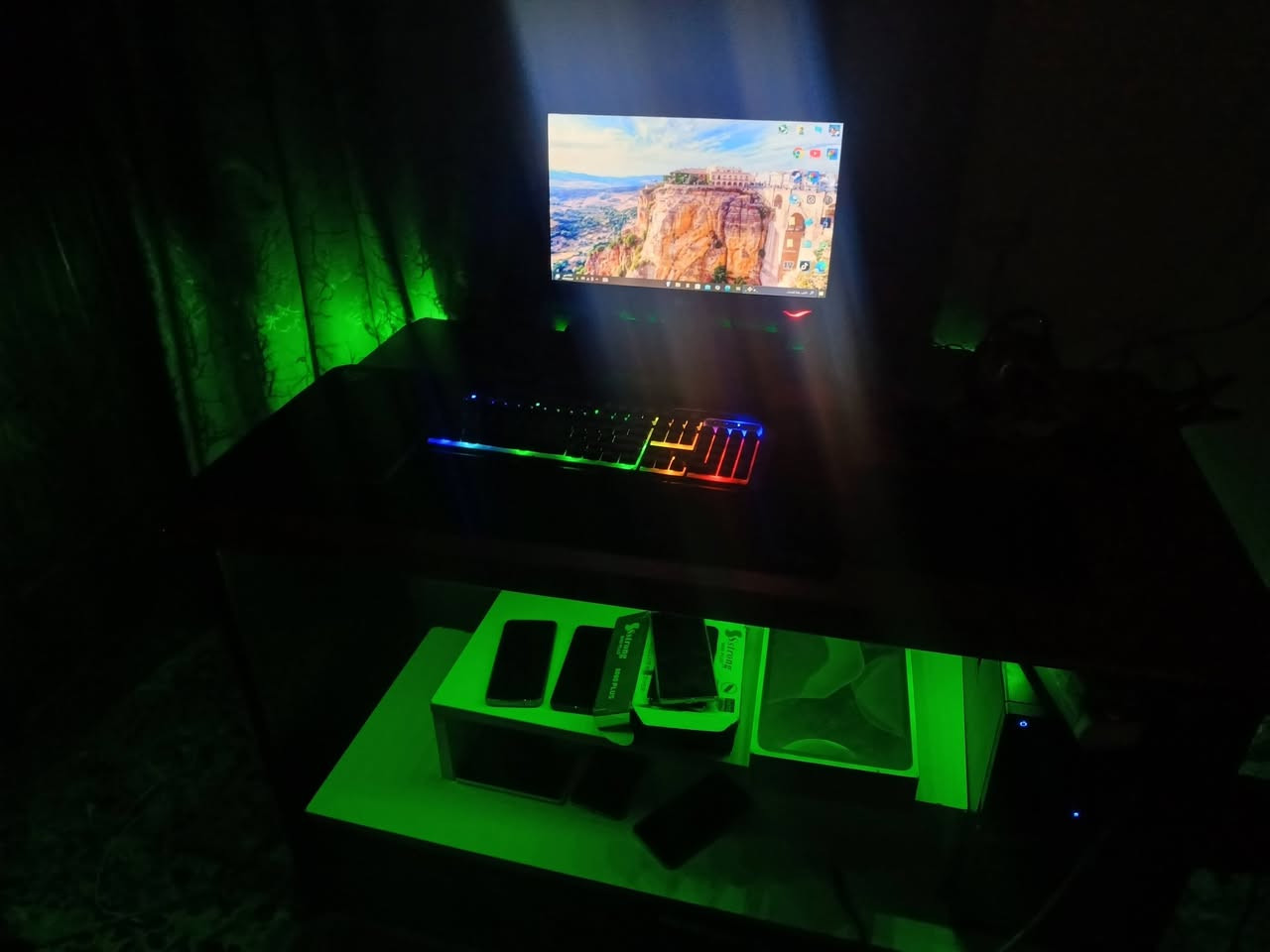 سلام عليكم تجميعه موصفات كال تالي.    معالج : i5 2400
رامات : DDR3 16 GB 1600
كارت شاشه : gt 730 نسخت 4 كيكه 
هارد : HHD 500GB 
بور سبلاي : 300w
@وشغل العاب هواي رزنت ايفل ٦وع عدادات عاليه ٥٠ فريم و ببجي ٧٠فريم و كلف دوتي ٧٠ فريم وجت اي ٥ ع ٦٠وفريم وغير العاب وملاحضه شاشه بيه خط و فطر مابين وسعر ٢٠٠ وا مروس ب بلي مكان بغداد مدينه صدر.


**إذا كنت صاحب هذا الإعلان وتريد حذفه لأي سبب، رجاءا أرسل رسالة إلى الدعم الفني**