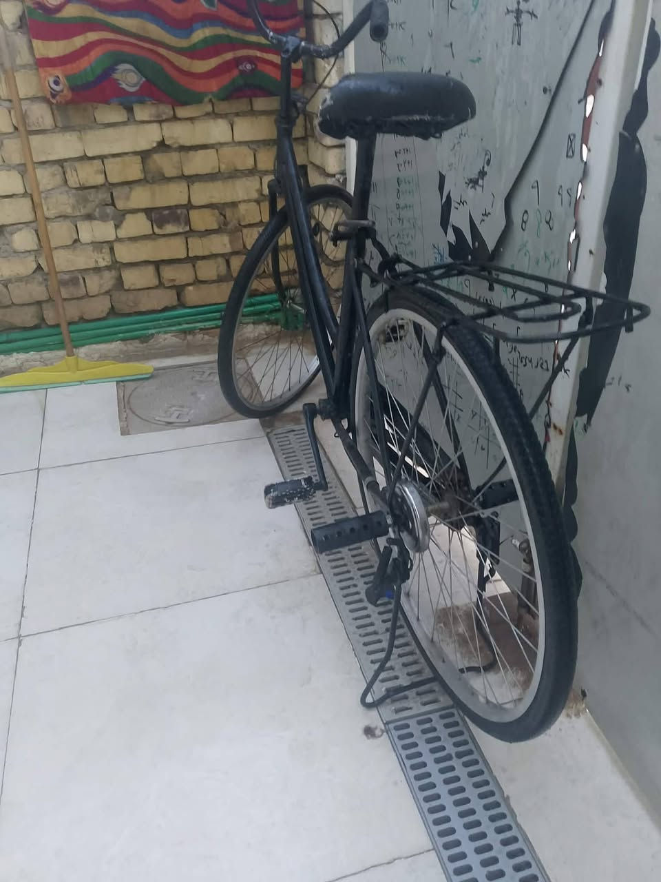 سلام عليكم مكلف بل نشر باسكل بناتي للبيع حجم 26 الرقم ***********
