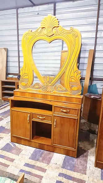 غرفه اخشاب للبيع خمس ابواب ملحق نضيف زاويه كنتوريه السعر 550 الاتصال على الرقم *********** بغداد متواجد واتساب وعندي توصيل بكروه
