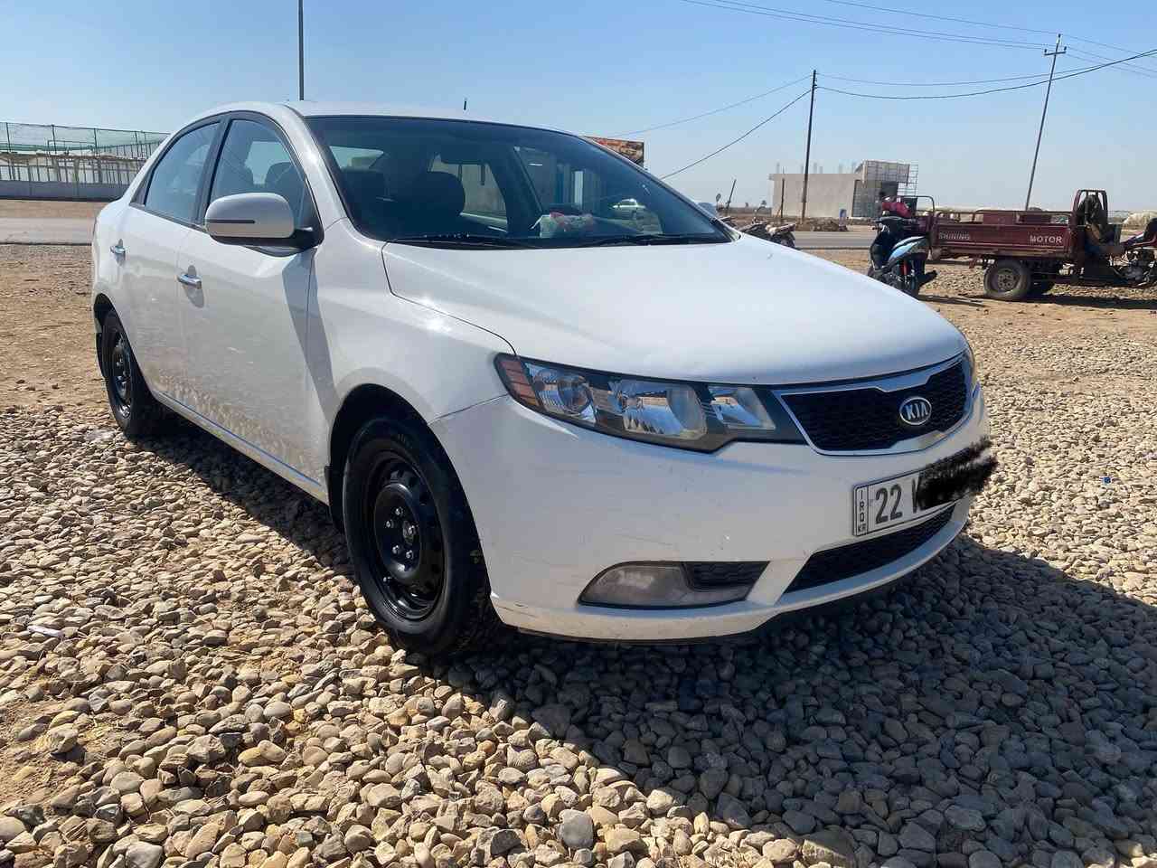 السلام عليكم للبيع سيراتو 2013
رقم أربيل ارقام وسنويه جديد تريد تحويل تريد وكاله
مواصفات معروفه عده الفتحه والبصمه 
محرك 1600 مكفول 
سياره مكفوله من ضربه وتبديل فقط صبغ بخشم البنيد قليل باقي السياره مكفوله
سعر 110وبيها مجال.مكاني واسط صويره
***********
