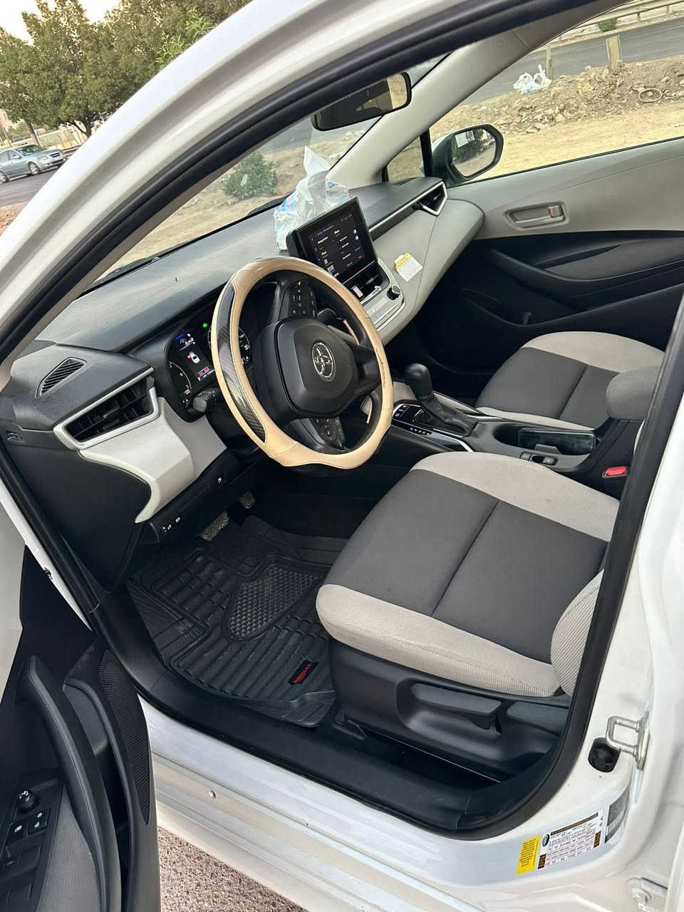 السلام عليكم 
كورلا 2024 LE وارد امريكي
الون ابيض صدفي 
السياره جديده بمعنى الكلمه 

حادثهاا الصندوق مصبوغ والجاملغ اليسار مصبوغ 

رادار امامي ‼️
تحديد مسار +سياقه ذاتيه 
مانع تصادم🚳 توقف ذاتي عند الاقتراب 🚶🏻‍♂️لدات اماميه LED
لايت زينون بلادي عالي ناصي
خرائط Gps📌كامره خلفيه 📷
هاند بريك بصمه كهرباء ⚡️
اوتو هولد ⭕️مانع انزلاق ⛔️
فول تحكمات ستيرن كروز مثبت سرعه
شاشة ظبط واعطال بل دشبول
منافذ USP/ 12V ⚡️
حساس اطارات

سيارة رقم بغداد دخول جديد

بدون لغد بدون شاصي مكفوله
مكان السياره بغداد الغزاليه . 
للتواصل ***********
السعر 165 وبيها مجال
