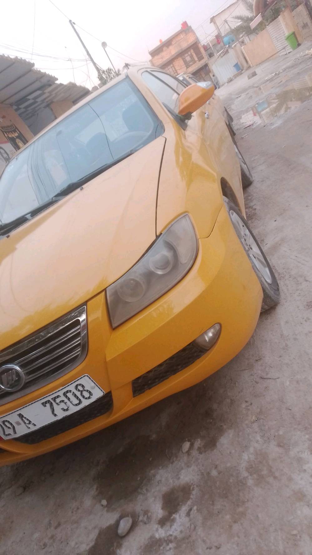 سلام عليكم ليفان موديل رقم نكليزي 13بسمي سياره محرك كير خير من الله مصبوغه عام الجماليه بيه ضربه جاملغ الأيمن فقط 
تبريد نقص كمبريسر حداديه نص عمر 
عنوان بغداد الزعفرانية الشراي بخدمتك 