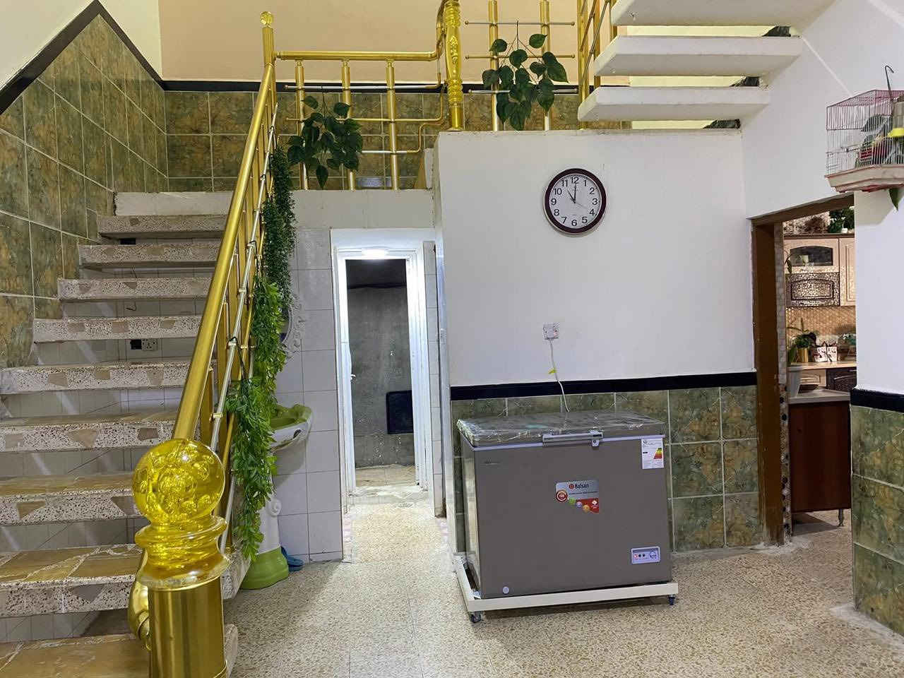 دار للبيع في حي الحسين الكفائات 250 متر موقع مميز 
طابقين طابو صرف
الطابق الاول غرفتين وصالة كبيرة واستقبال ومطبخ وصحيات داخلية وخارجية
الطابق الثاني غرفتين وصالة ومطبخ وصحيات 
سنة البناء 2009 

لمعرفة السعر التواصل عبر الواتساب او الاتصال 

(نستقبل جميع العروض العقارية )
ارسل لنا تفاصيل العقار عبر الواتساب 
للاستفسار اكثر مراسلة او الاتصال عبر الواتساب 
***********
مكتب السيادة للعقارات 
عنوان المكتب📍 حي الحسين شارع الاربع سايدات مجاور مصرف الجنوب
