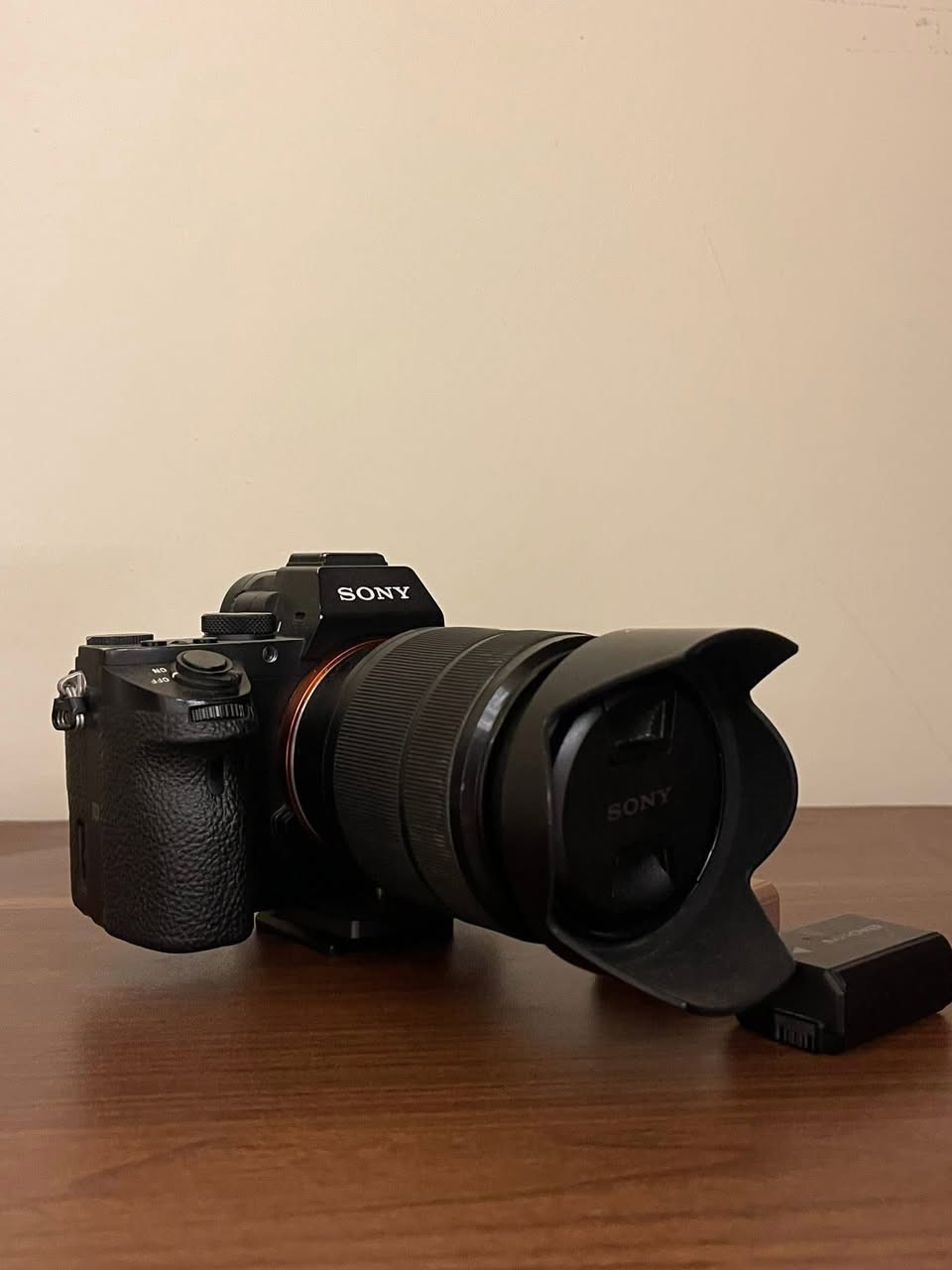 كاميرات ومعدات للبيع
• Sony Mark III شتر 3K
• Sony Mark II شتر 36K (نظيفة)
• عدسة 28–70
• عدسة Tamron 28–75
• Ronin RS4 + Ronin RS3
• نك مايك مزدوج احترافي
• ستاند هيدروليك
• جهاز دخان
• 4 بطاريات
• جنطة مدرعة
اتصل وتبشر ::***********
