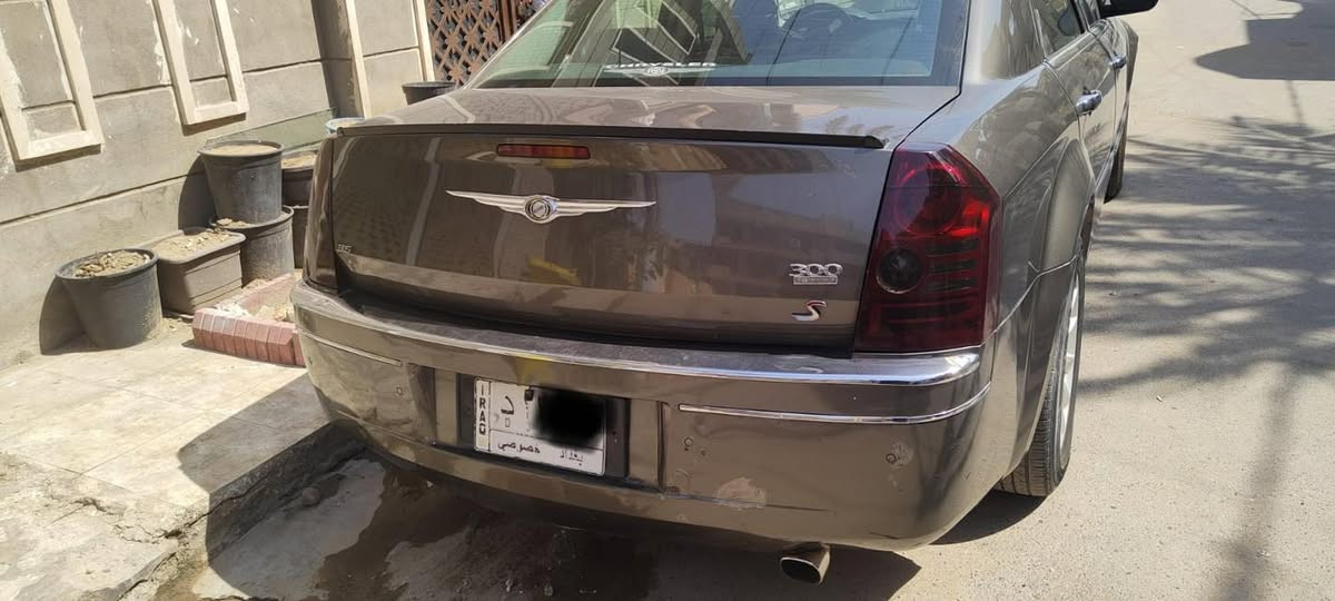 اوباما 2010 تدفئة تبريد محرك 3500 بأسمي سنوية نهاية 2027 حادث مابيها.  بنيد طاير على القمارة ومبدل نفس اللون طعجة بسيطة بالقمارة من البنيد داخل جلد كرسي كهرباء مكانهي بغداد الحرية ‭0790 264 8644‬
