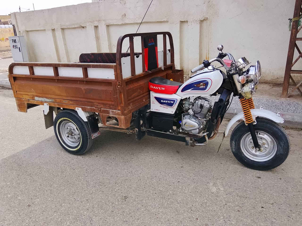 سلام عليكم ستوته البيع مديل 15 تعمير 2026 محرك توني شاده كرتون ستوته خير من الله وراق كامله اصواليه كله جديد ستوته نضيفه وترايك وين ما تريد تواير ابو الخطه جاهزه عوزه بس سايق مكاني ناصريه مركز سعره (1750) وبيه مجال رقم *********** شراي تصل
