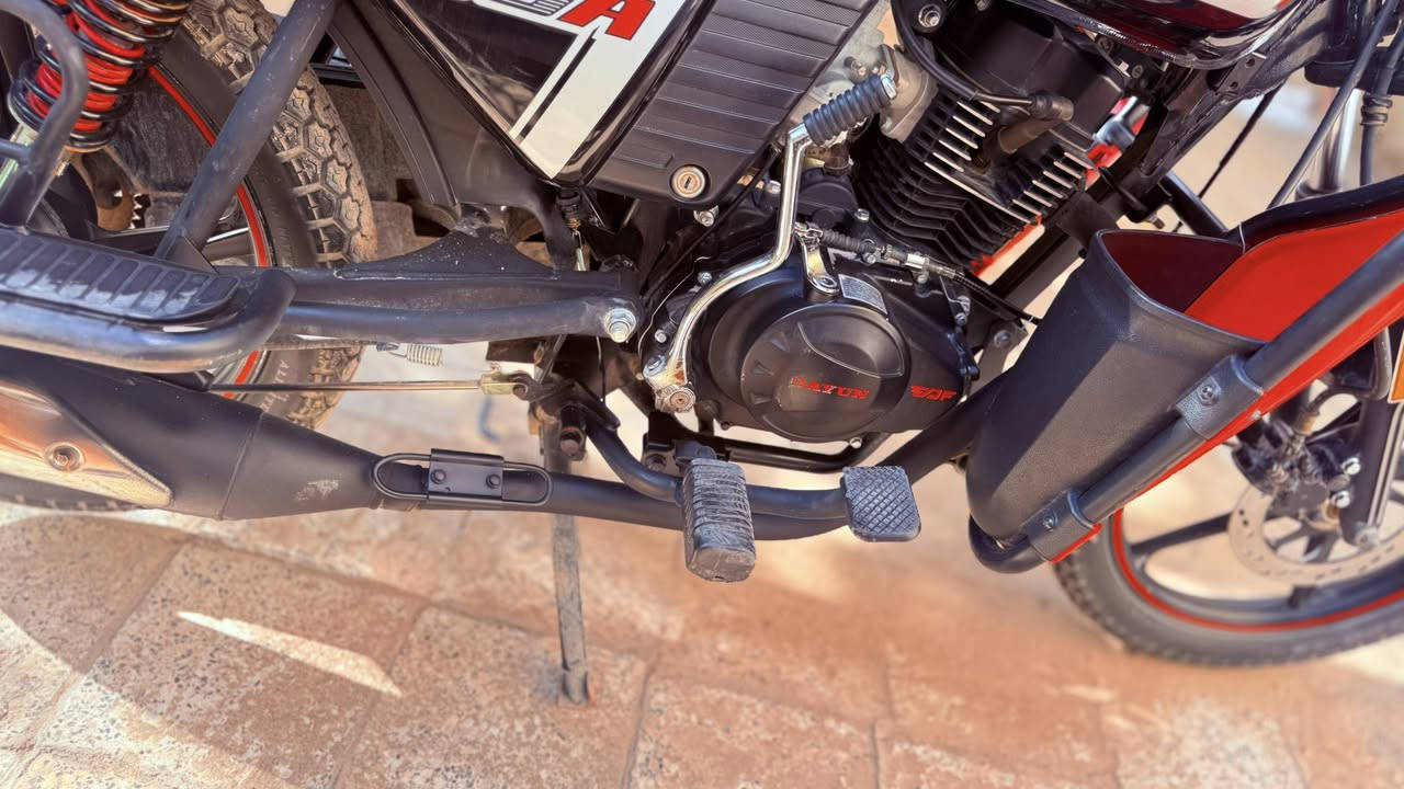 السلام عليكم
دراجة دايون للبيع 🔥  

مرقمة زيرو  
لايت زنون عالي ويا نواصي  
إشارات رباعية  
بنزين ومامخلي بيها شي مو محسن  

الدراجة نظيفة كلش، شرط تجي تفحصها برغي برغي  
وأي شي يخالف كلامي تاخذ الدراجة بلاش 👌  

مكفولة كفالة عامة من تاير لتاير  
مكينة، كير، كلشي تمام 💯  

📍 الموقع: ذي قار – الشطرة  

للتواصل: ***********  
اتصال + واتساب متوفر  

السعر: 2 مليون و300  
وبي مجال بسيط جداً  

ملاحظة:  
اللي مو شراي لا يتصل، كل التفاصيل موجودة
